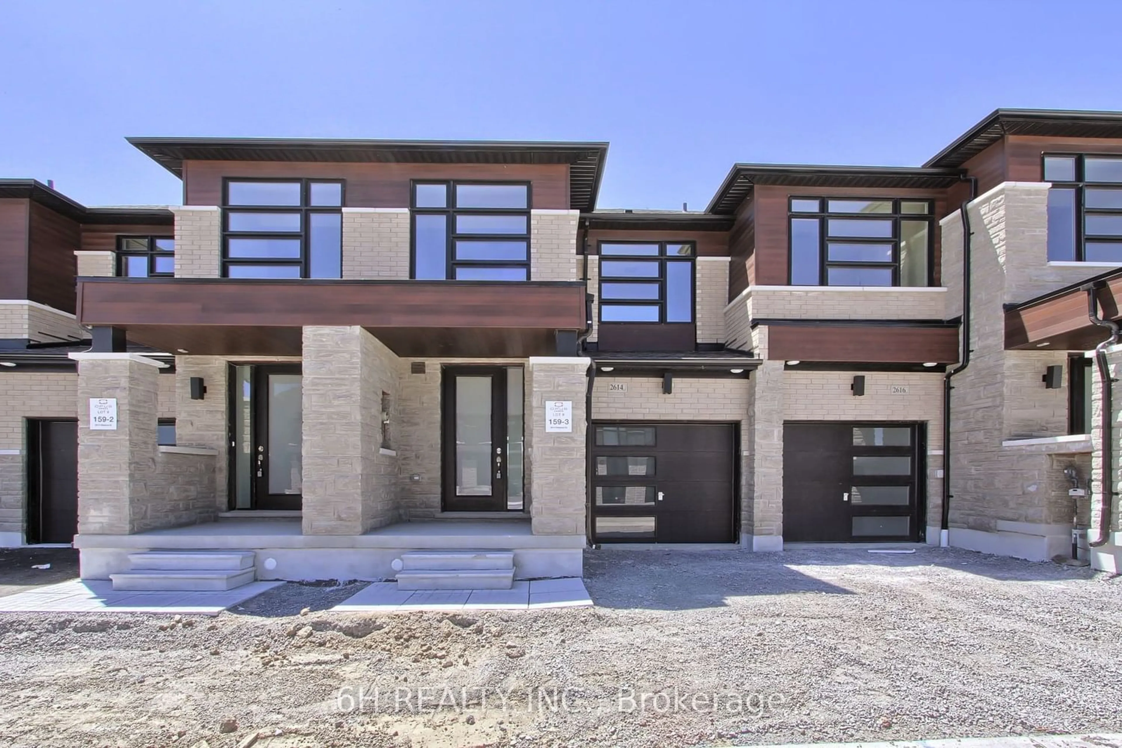 Home with brick exterior material for 2614 Hibiscus Dr, Pickering Ontario L1X 0L8