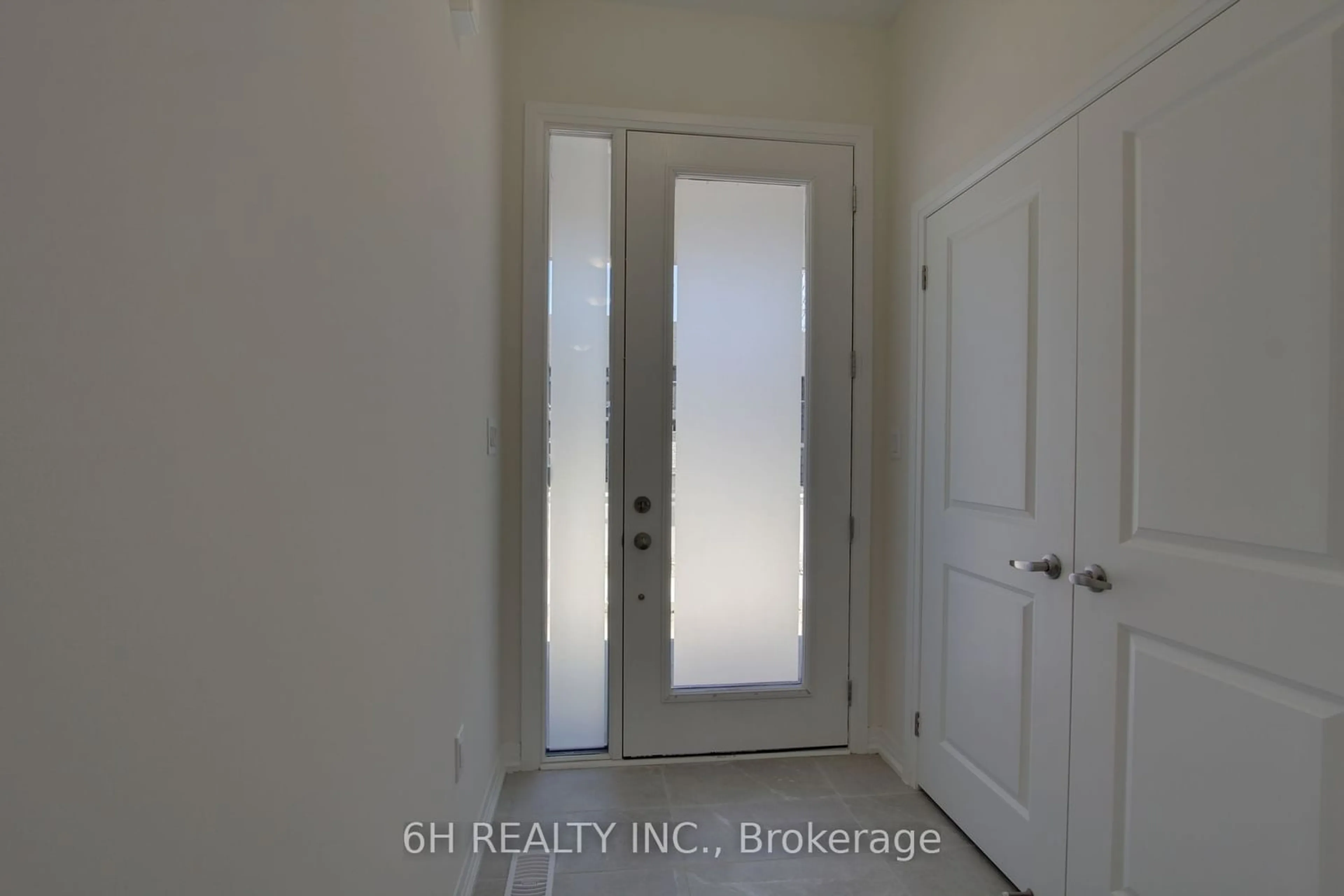 Indoor entryway for 2614 Hibiscus Dr, Pickering Ontario L1X 0L8