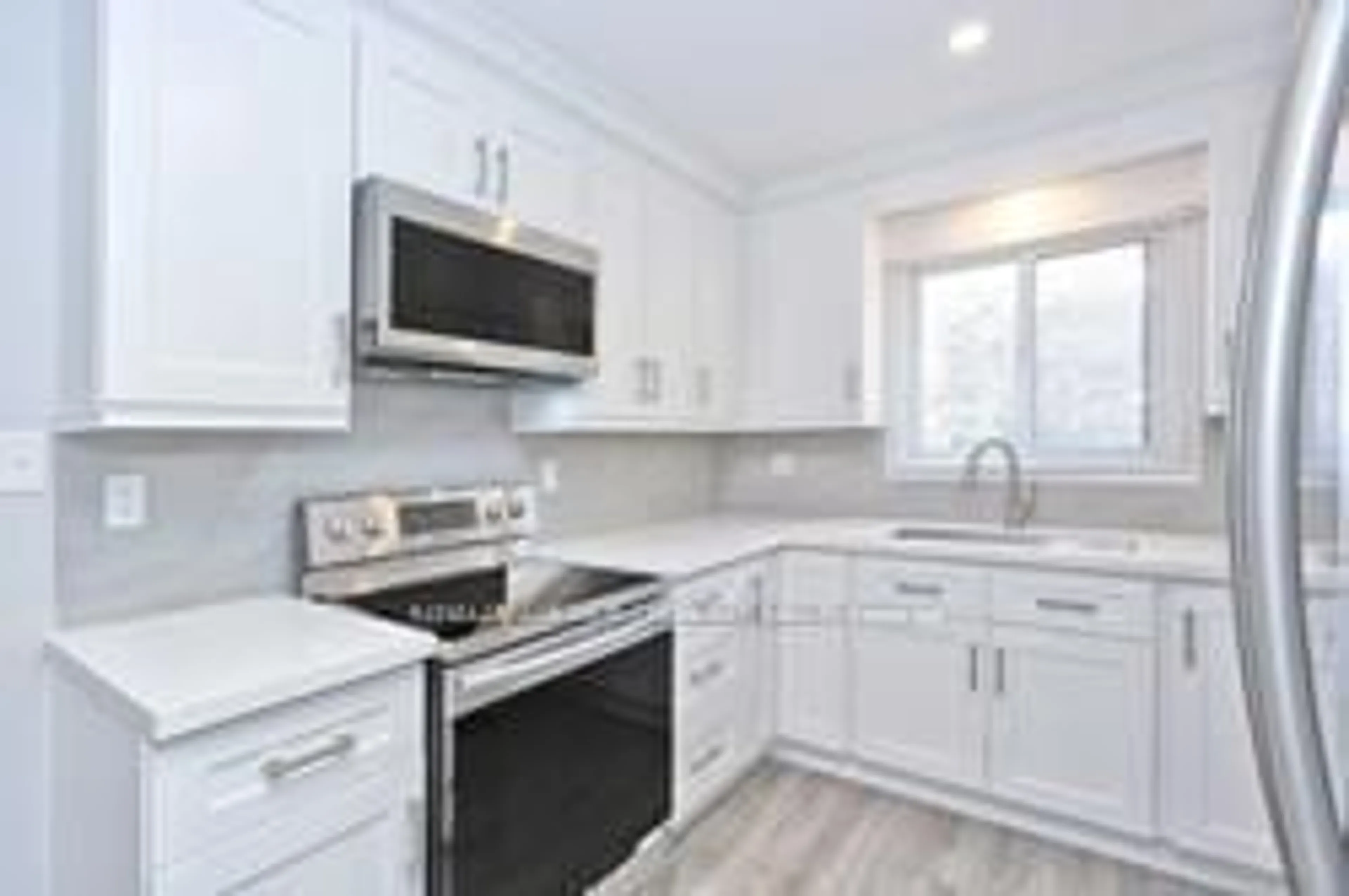 Standard kitchen for 1100 Oxford St #59, Oshawa Ontario L1J 6G4