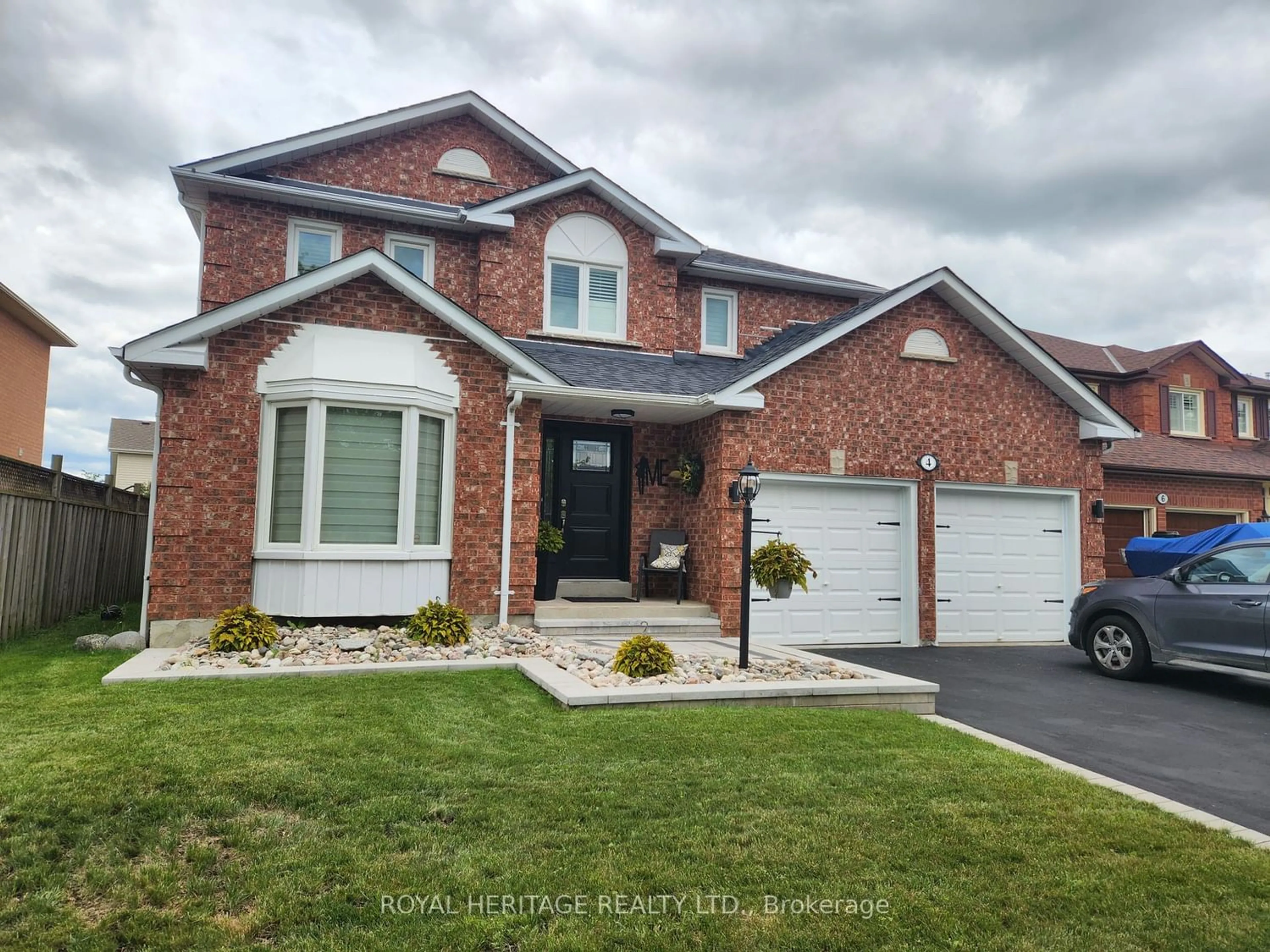 Home with brick exterior material for 4 Aldcroft Cres, Clarington Ontario L1C 4P2