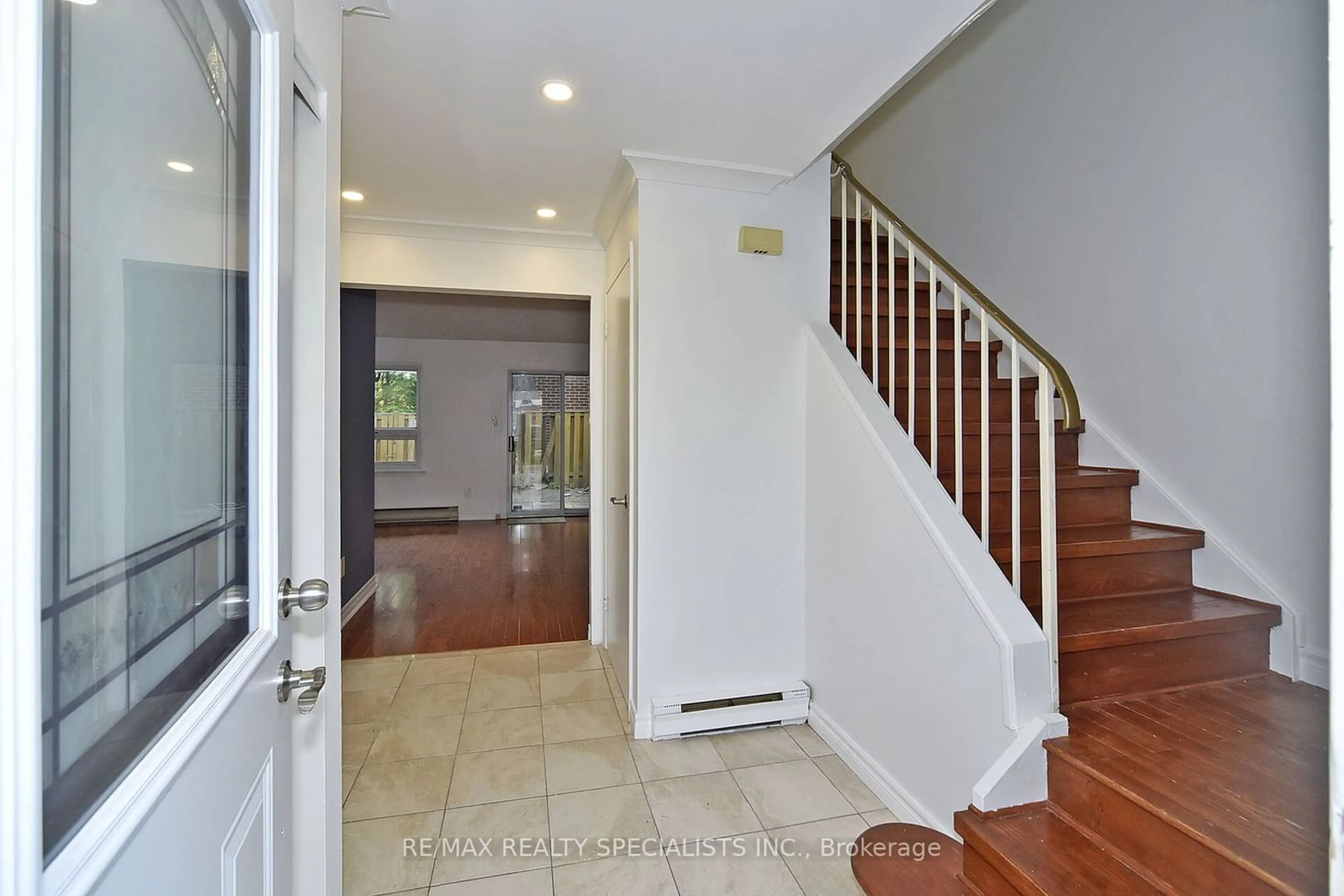 Indoor entryway for 70 Cass Ave #176, Toronto Ontario M1T 3P9