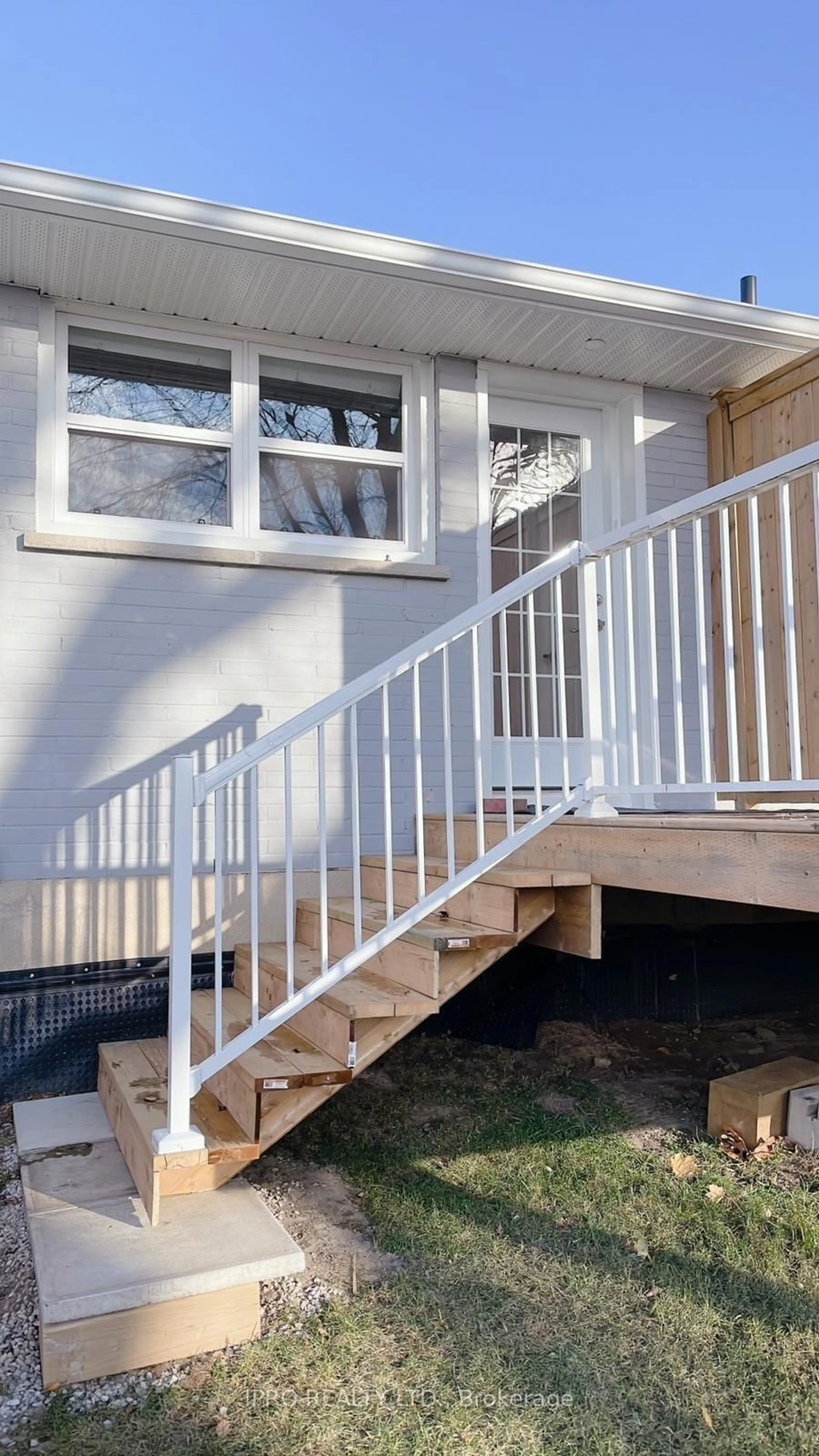 Stairs for 1454 Wilson Rd, Oshawa Ontario L1K 2B6