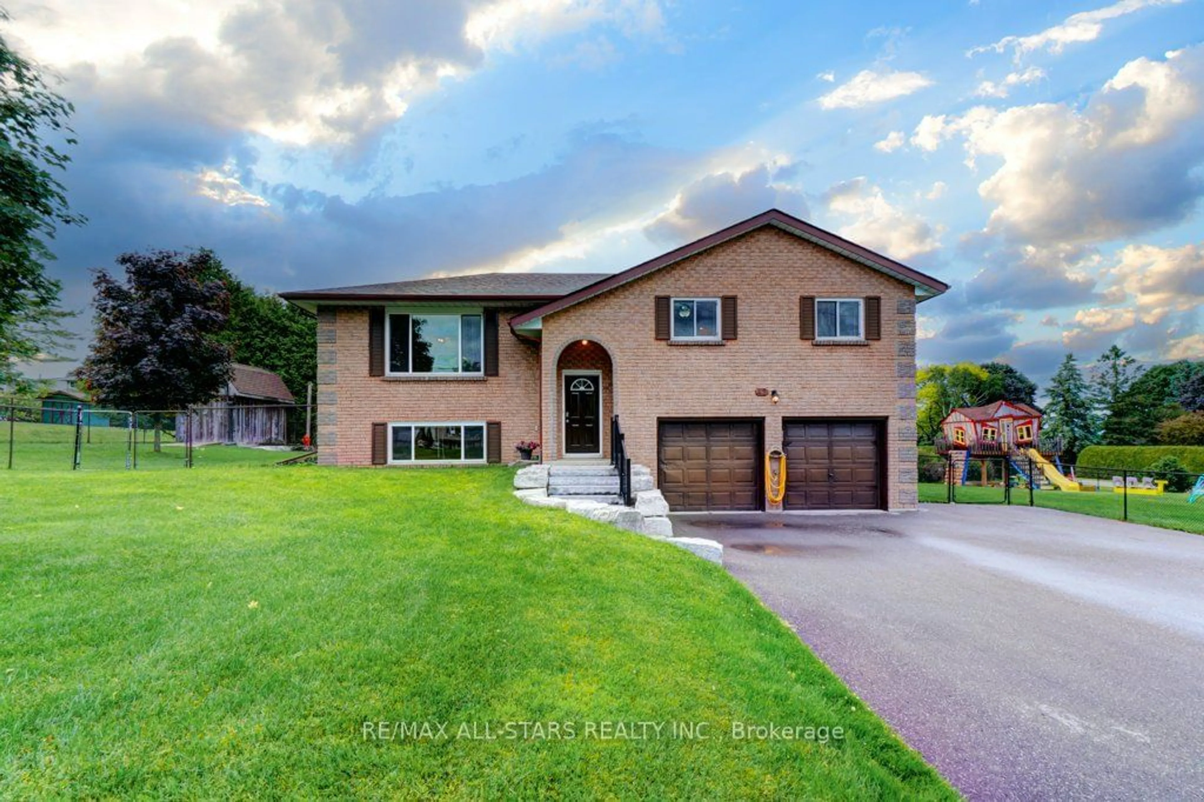 Frontside or backside of a home for 42 Ianson Dr, Scugog Ontario L0C 1B0