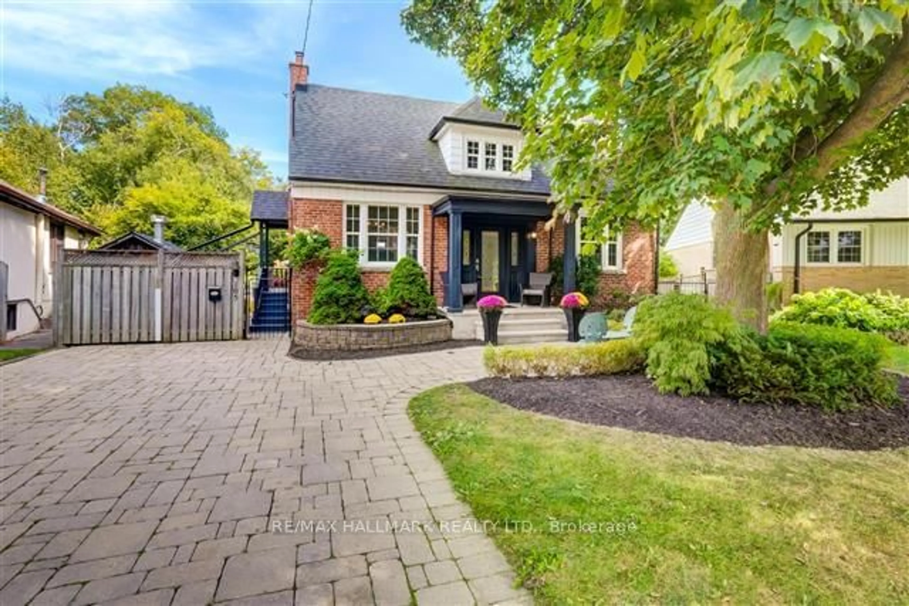 Home with brick exterior material for 105 Cliffcrest Dr, Toronto Ontario M1M 2K1