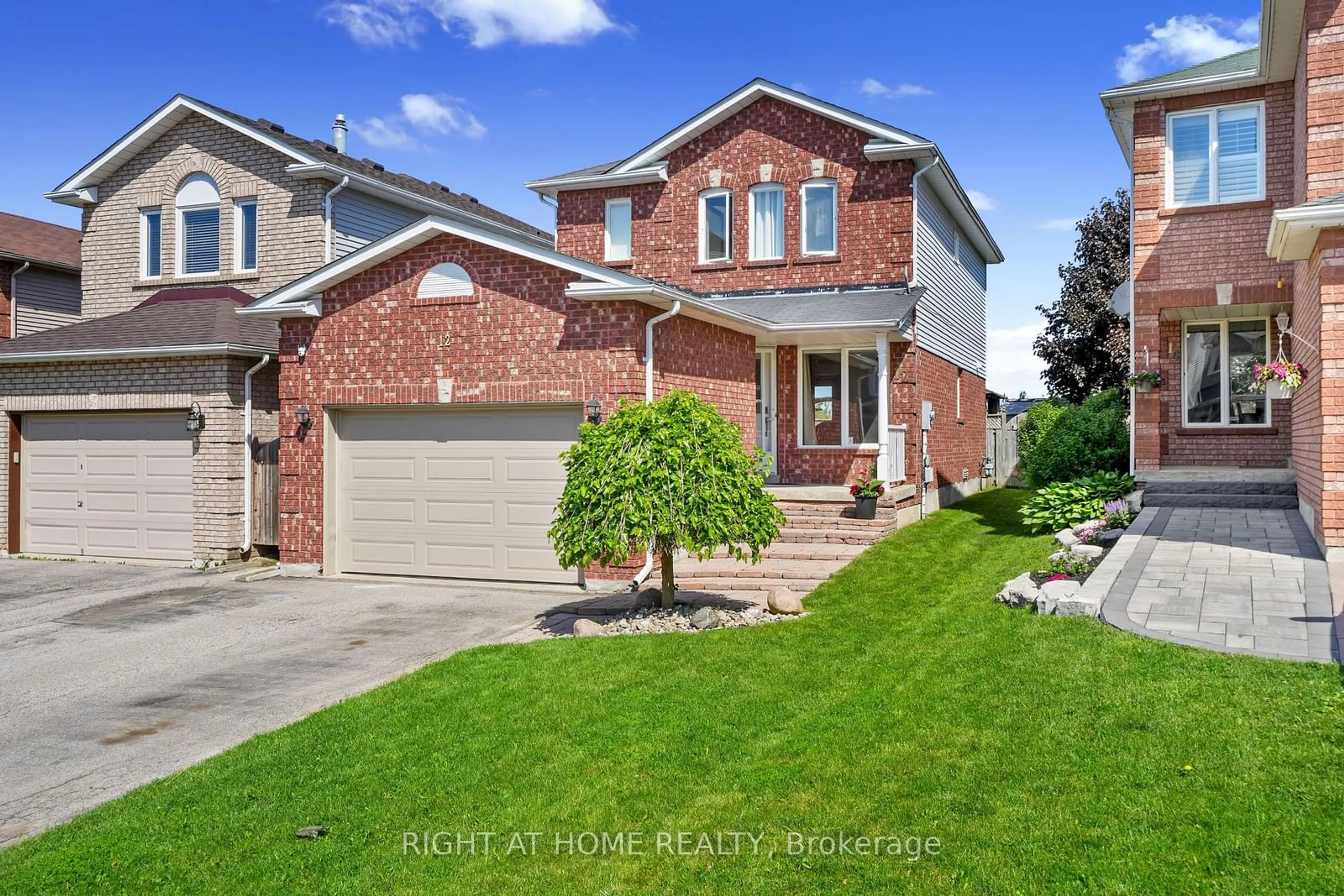 Frontside or backside of a home for 12 Glen Ray Crt, Clarington Ontario L1C 4W7