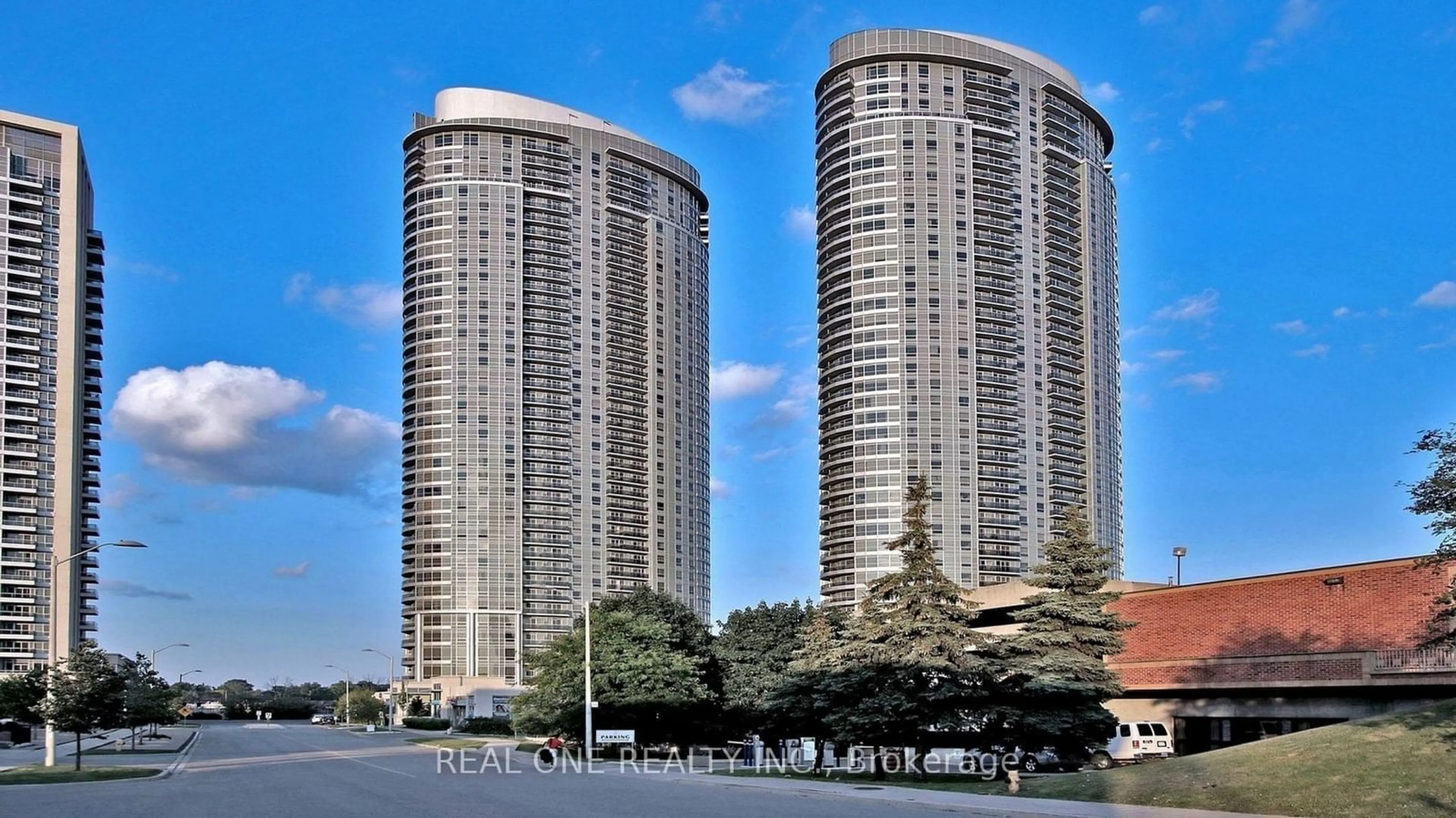 A pic from exterior of the house or condo for 125 Village Green Sq #2803, Toronto Ontario M1S 0G3