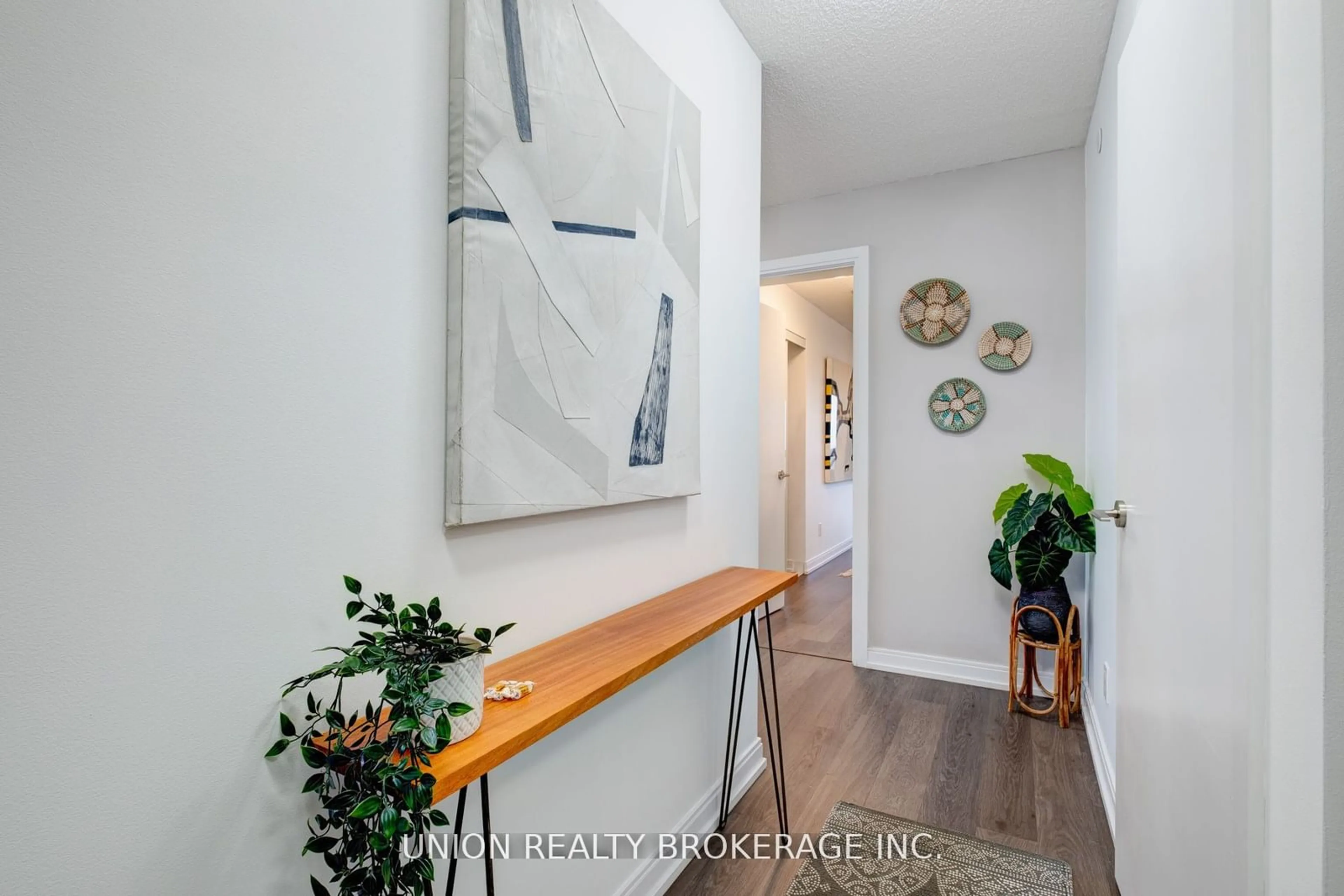 Indoor entryway for 255 Village Green Sq #2203, Toronto Ontario M1S 0L7