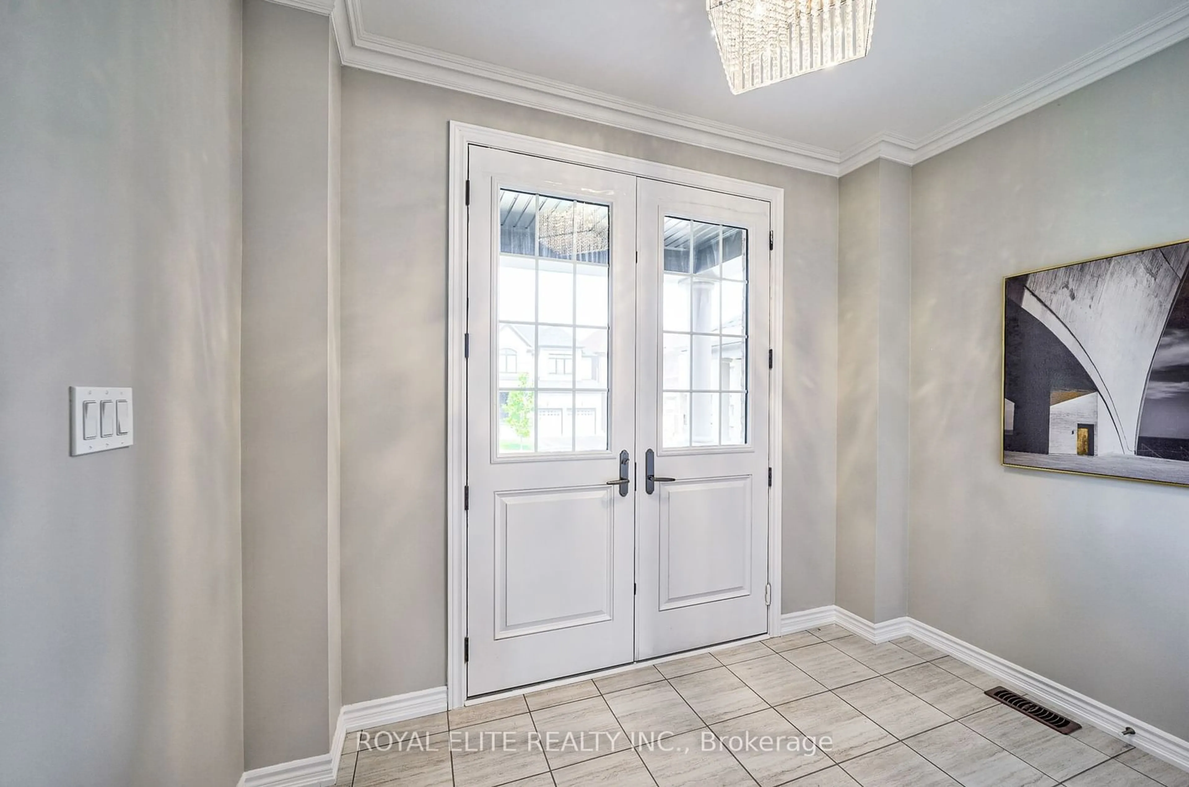 Indoor entryway for 10 Capstan Crt, Whitby Ontario L1P 0K5