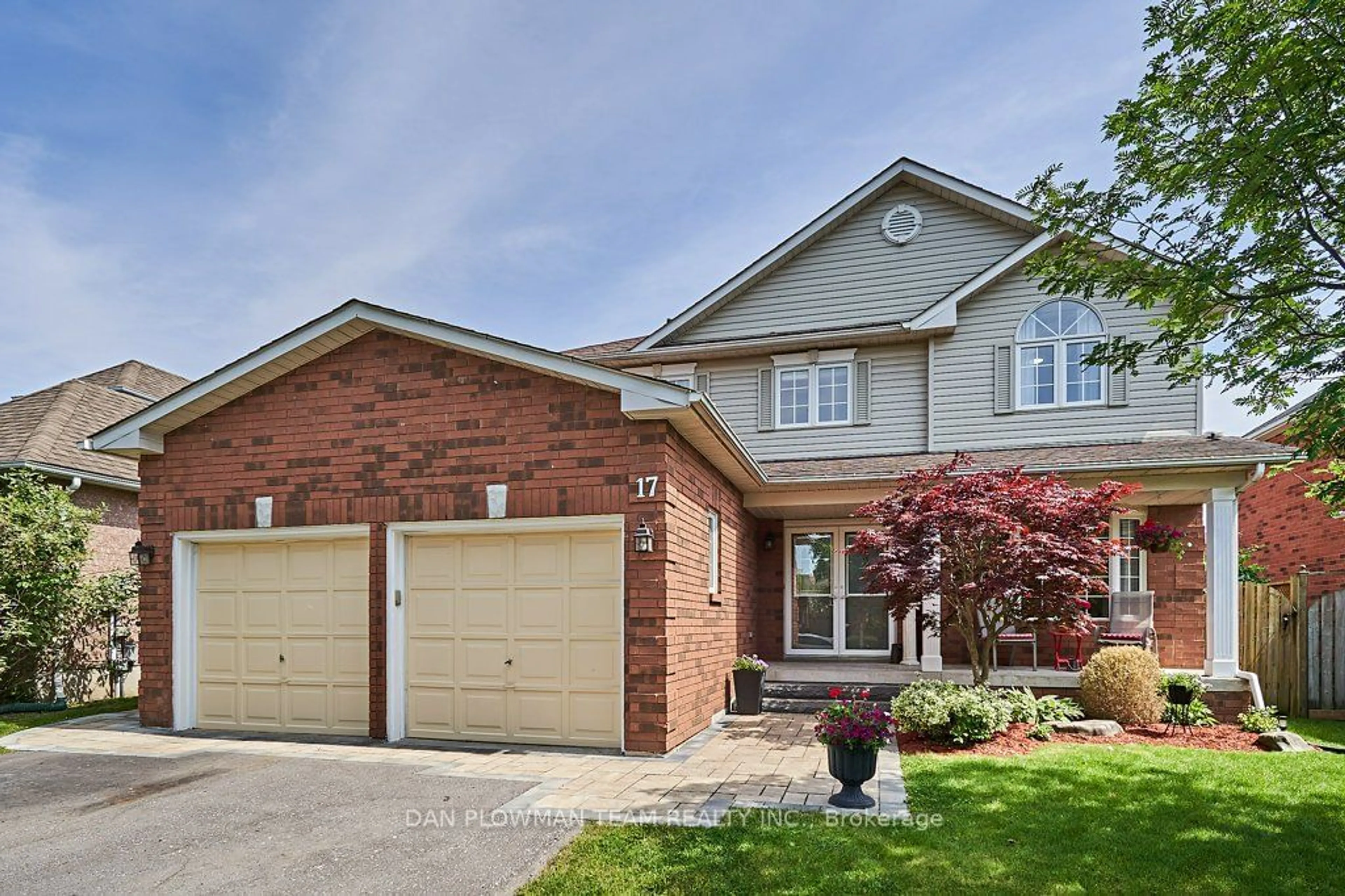 Home with brick exterior material for 17 Thornbury St, Clarington Ontario L1E 2C1