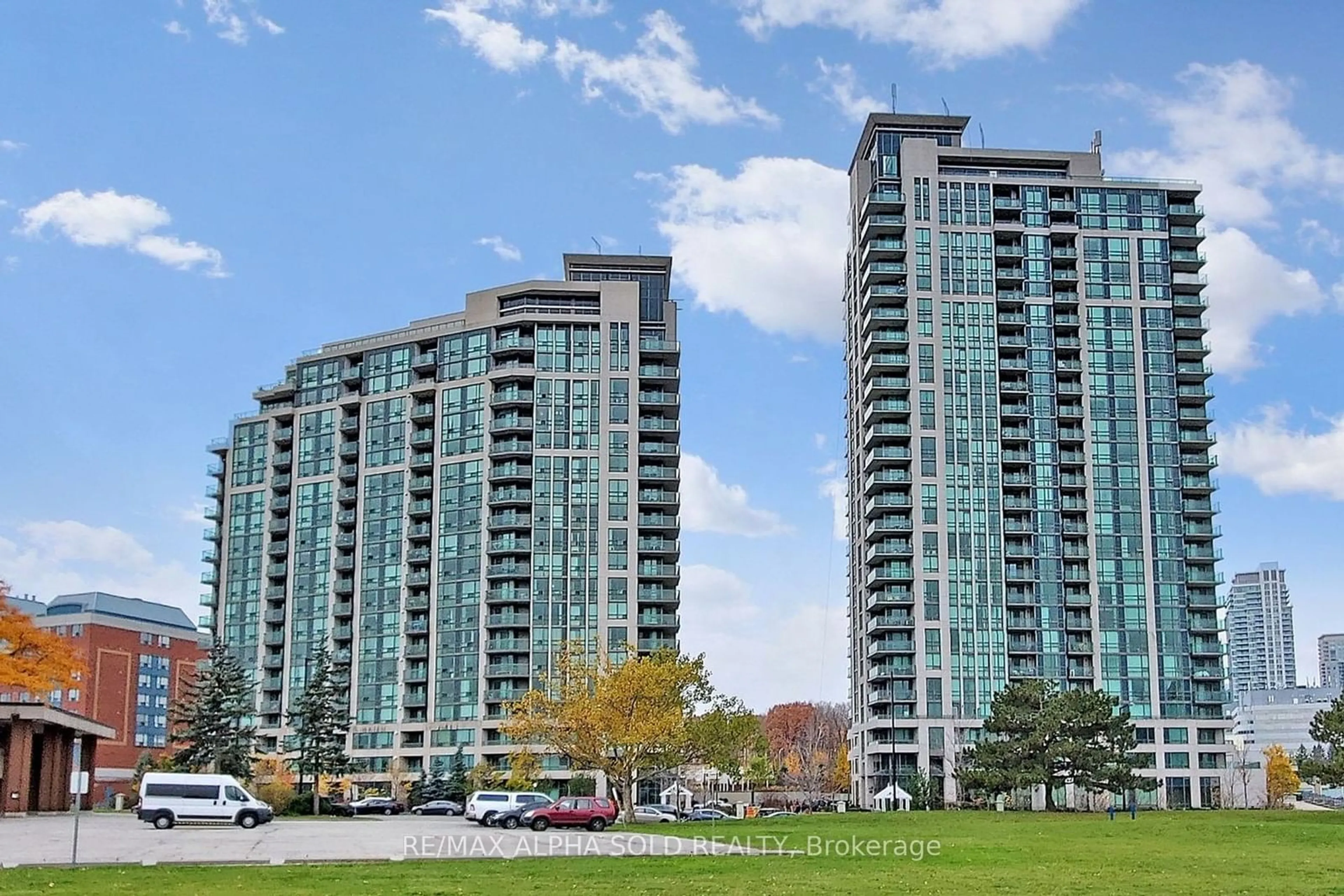 A pic from exterior of the house or condo for 68 Grangeway Ave #711, Toronto Ontario M1H 0A1