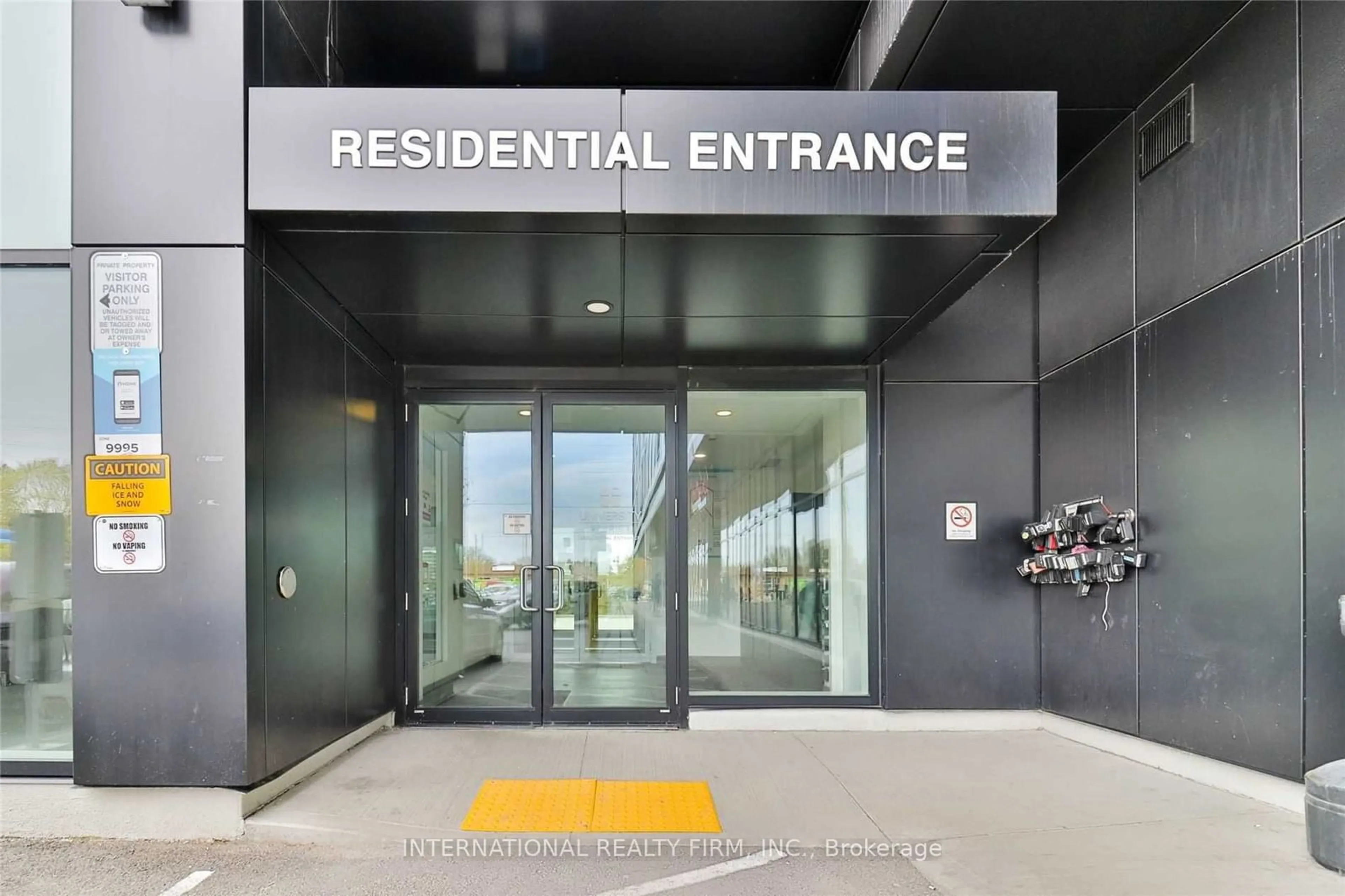 Indoor entryway for 1900 Simcoe St #321, Oshawa Ontario L1G 4Y3