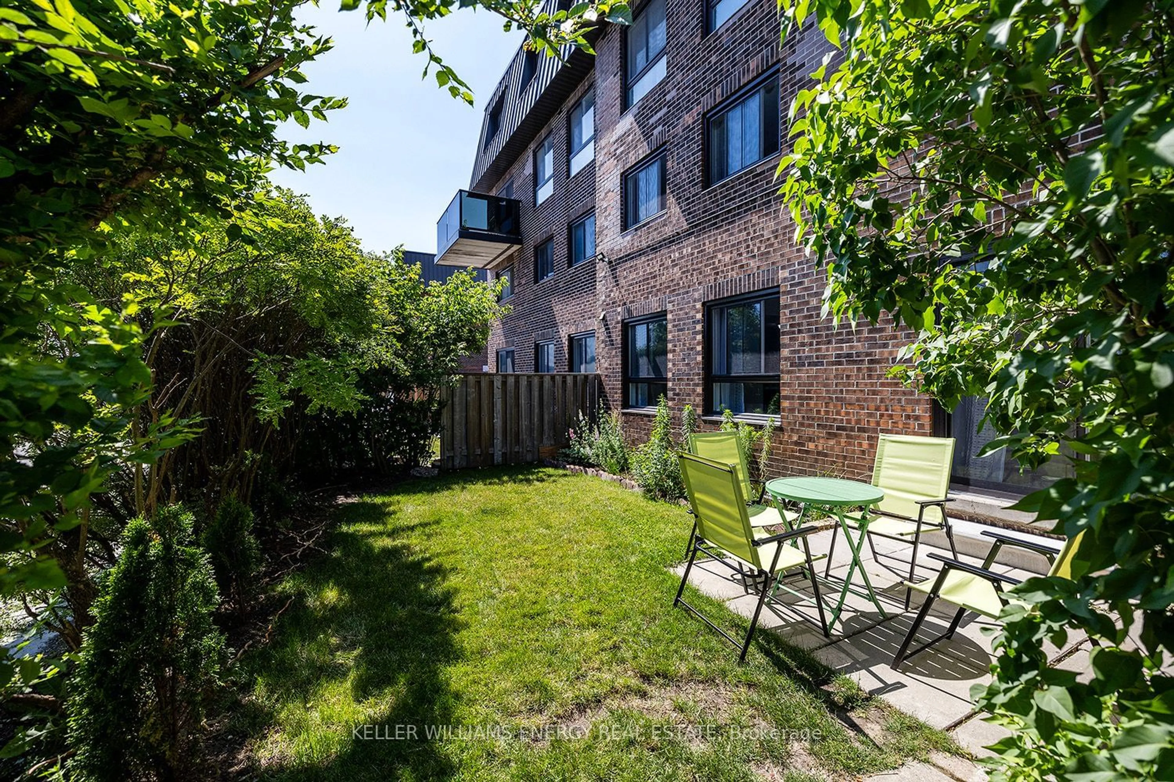 Patio for 53 Taunton Rd #52, Oshawa Ontario L1G 3T6