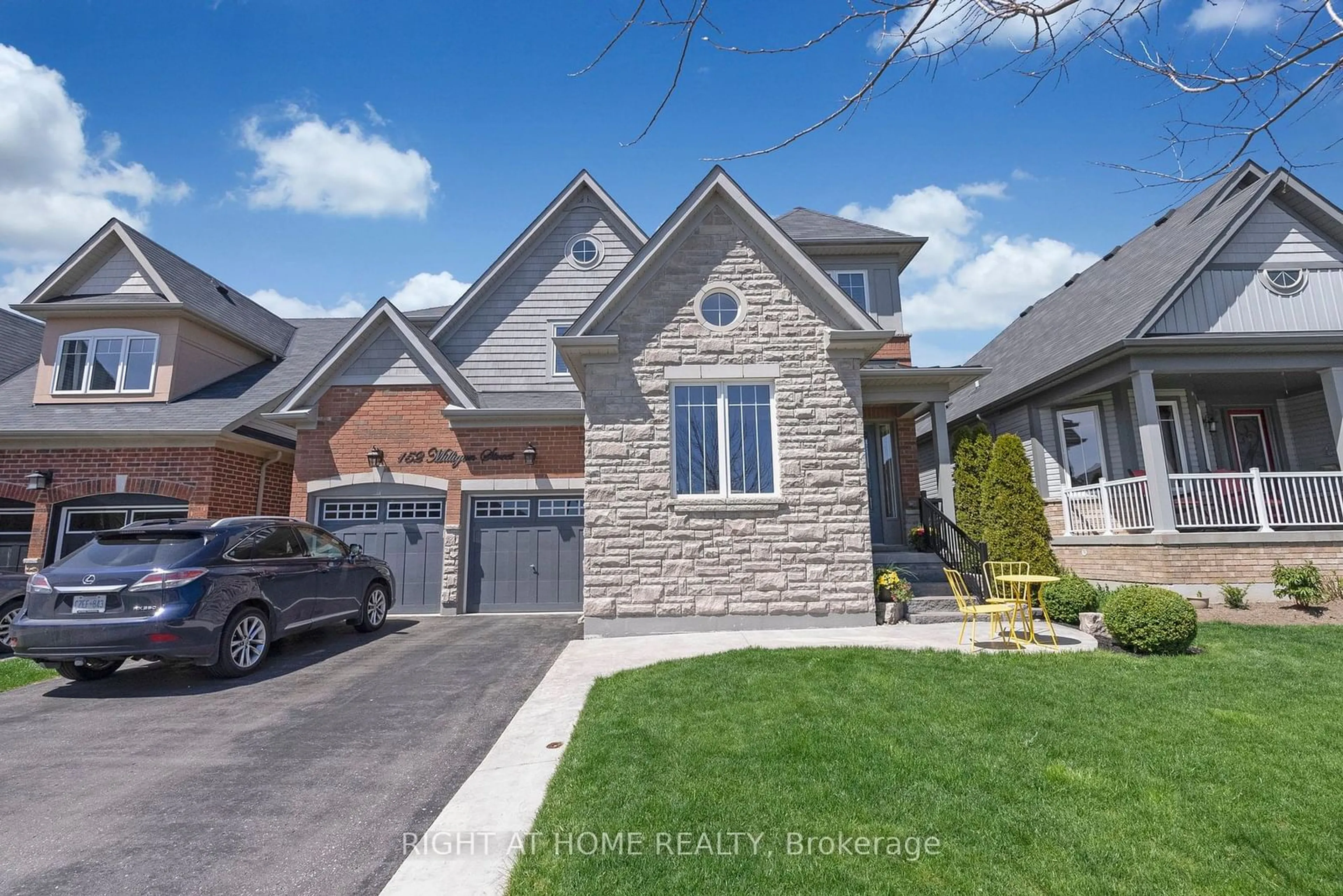 Frontside or backside of a home for 152 Milligan St, Clarington Ontario L1B 0B4