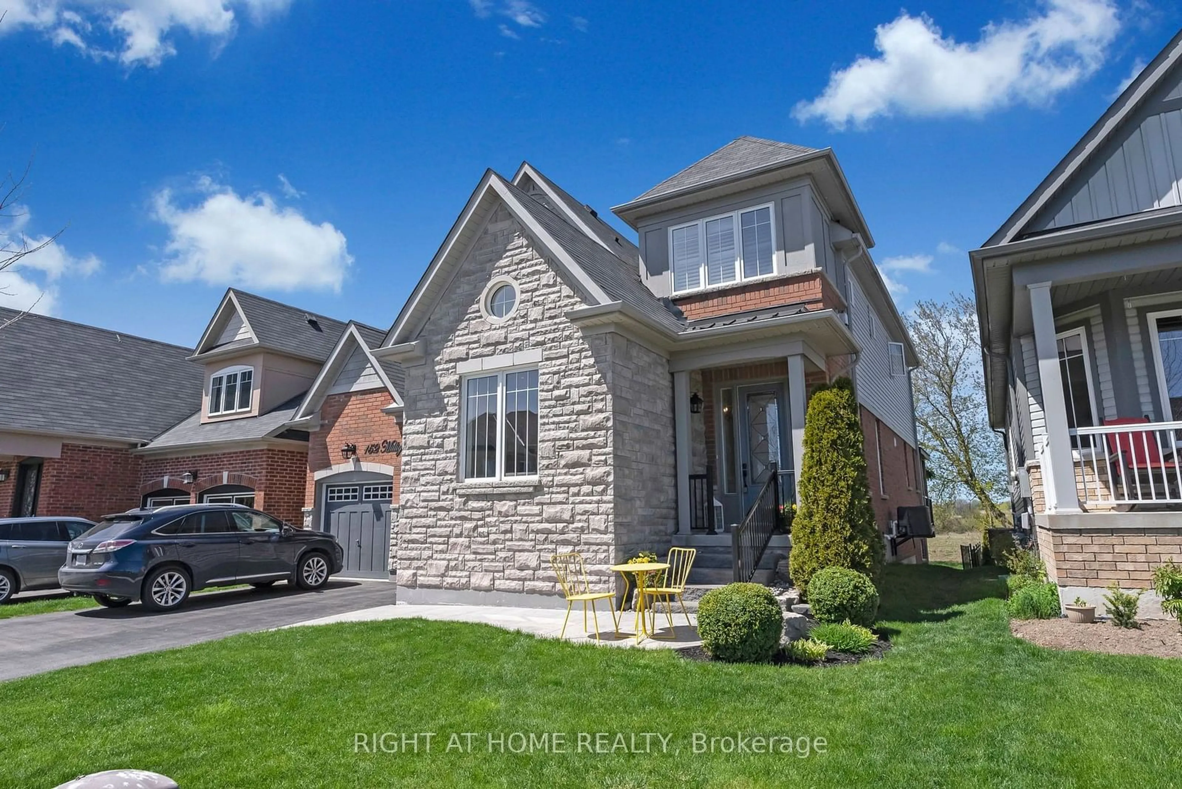 Frontside or backside of a home for 152 Milligan St, Clarington Ontario L1B 0B4