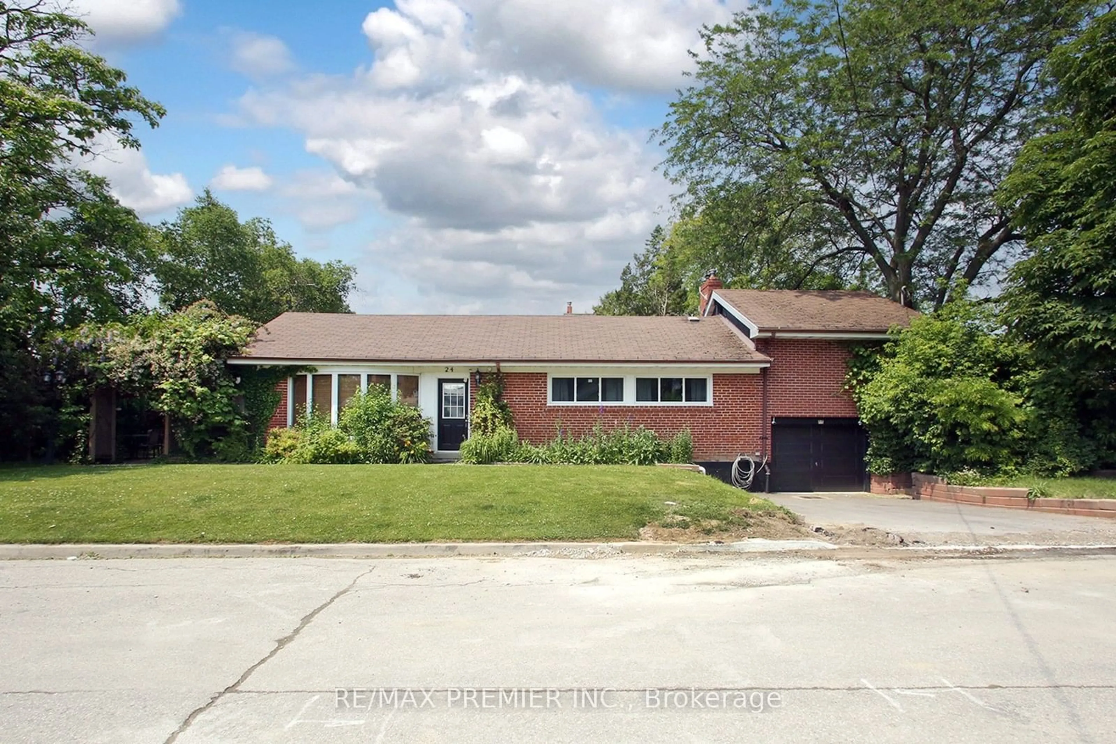 Frontside or backside of a home for 24 Panmure Cres, Toronto Ontario M1K 4Y6