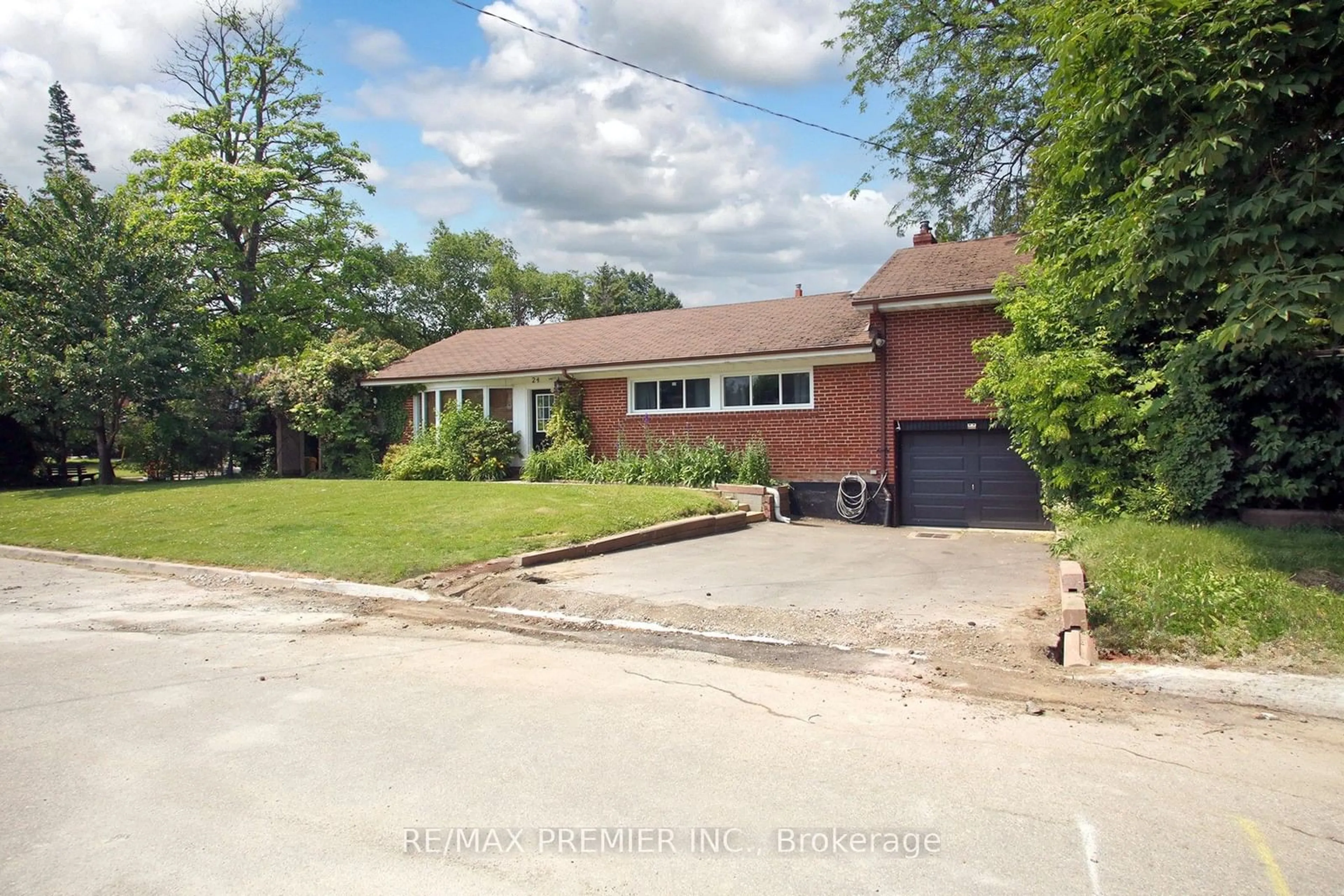 Frontside or backside of a home for 24 Panmure Cres, Toronto Ontario M1K 4Y6