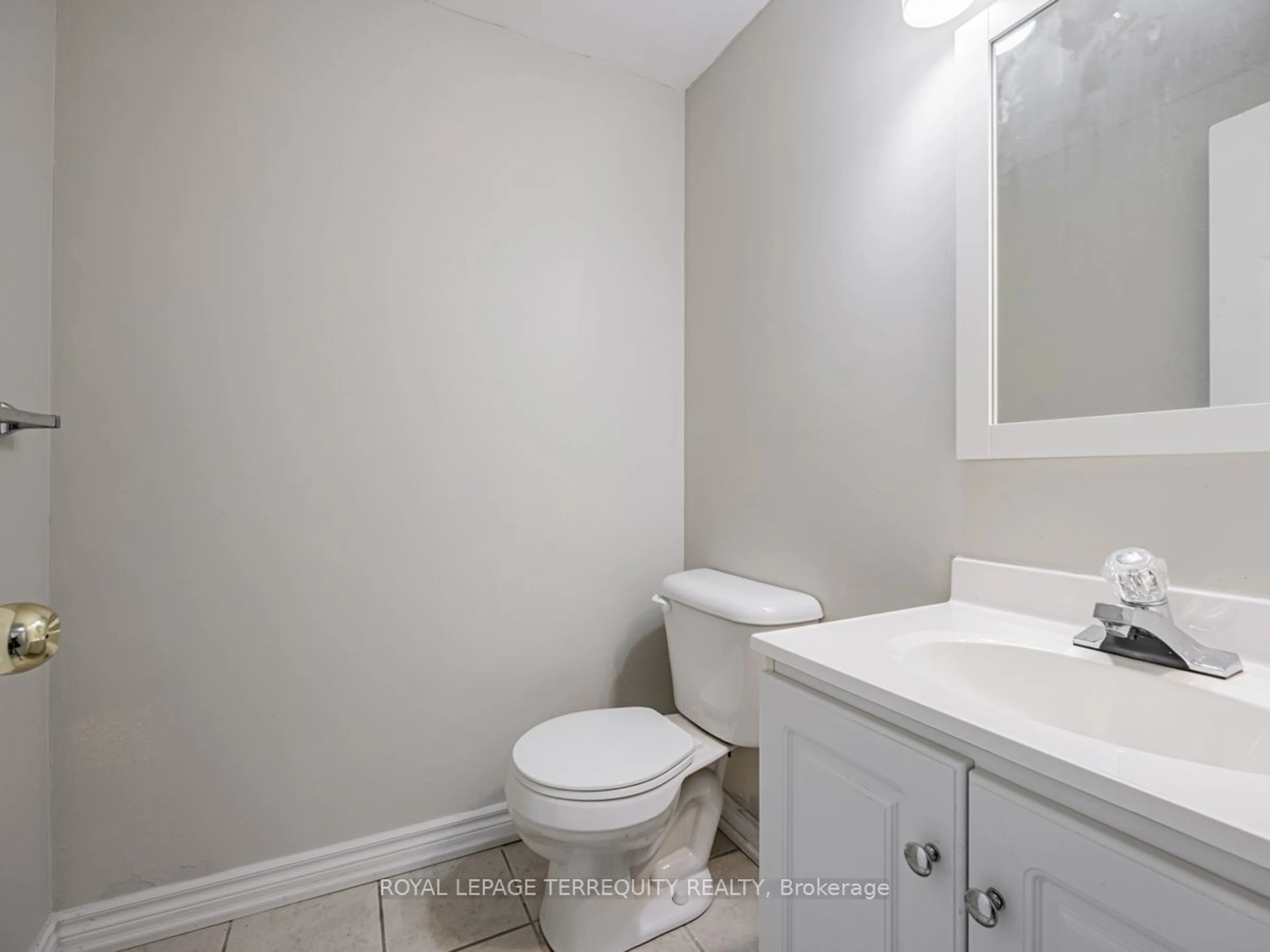 Standard bathroom for 21 Rockwood Dr #23, Toronto Ontario M1M 3M9