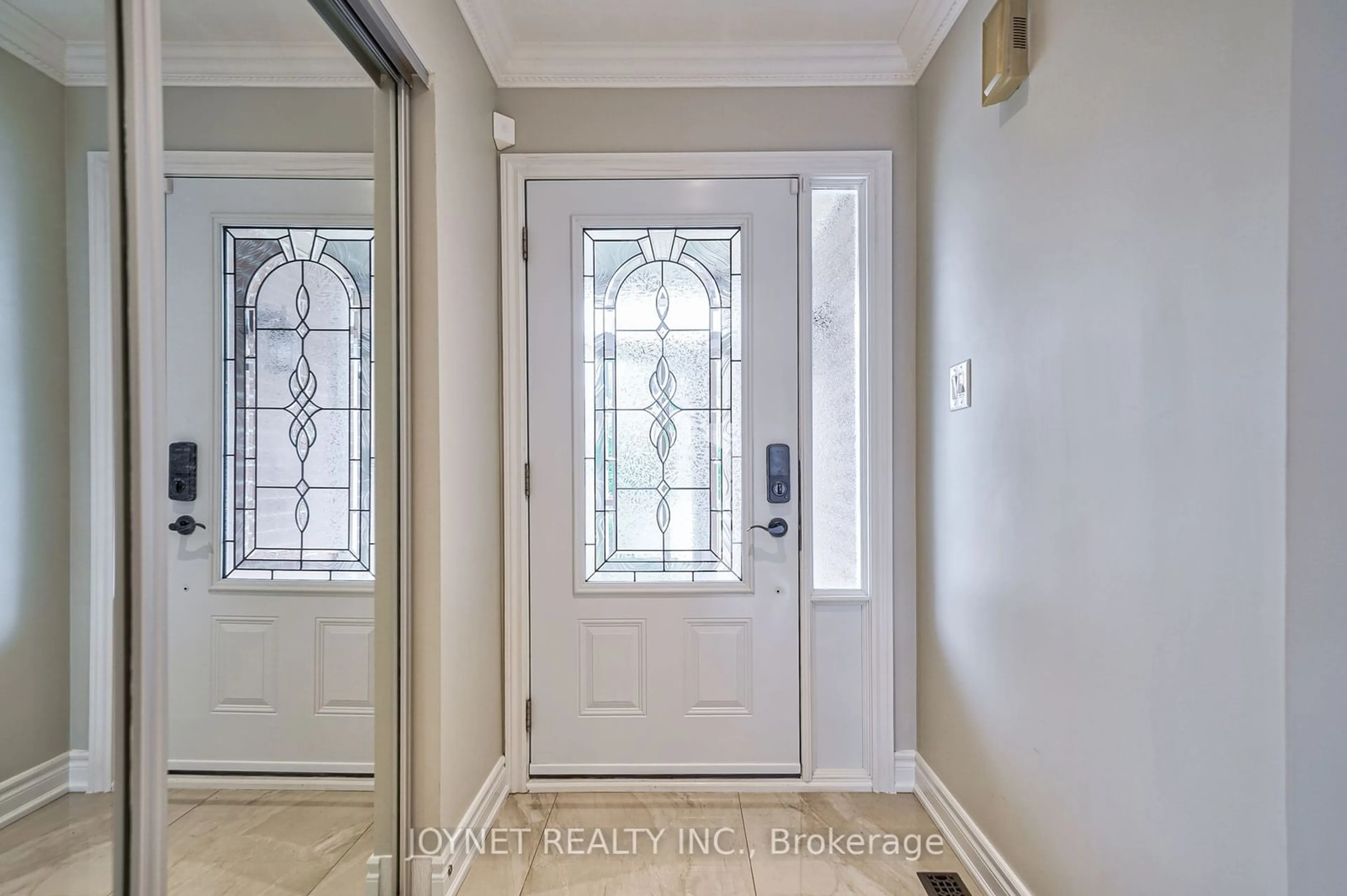 Indoor entryway for 4 Ingleton Blvd, Toronto Ontario M1V 3M1