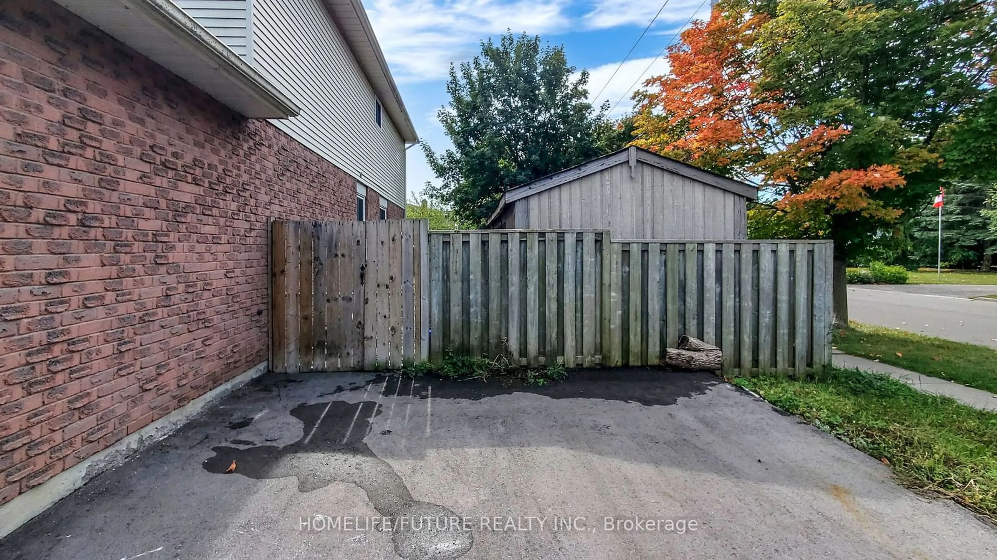 Fenced yard for 1 Hartsfield Dr, Clarington Ontario L1E 1M7