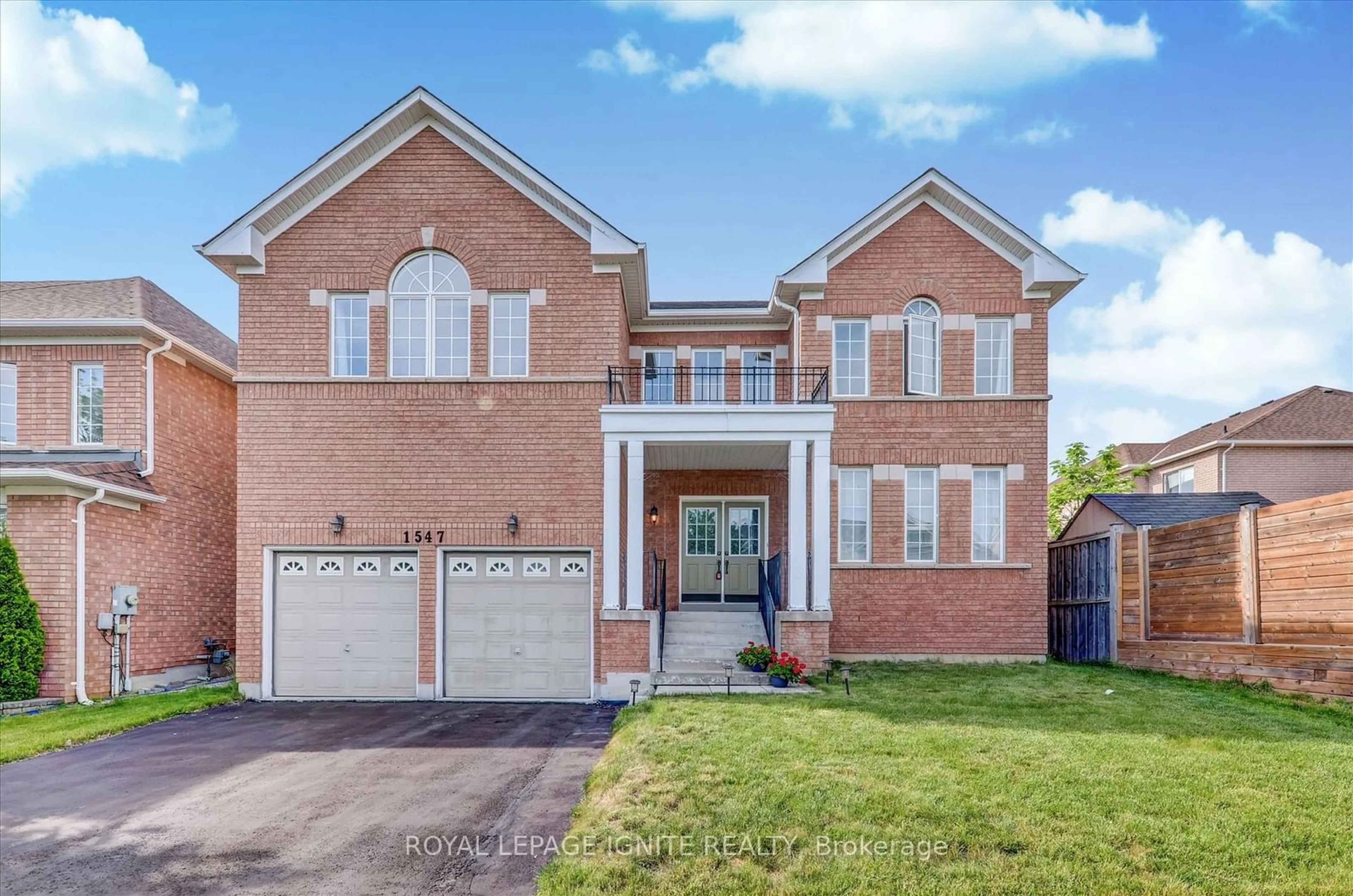 Home with brick exterior material for 1547 Spencely Dr, Oshawa Ontario L1K 0A7