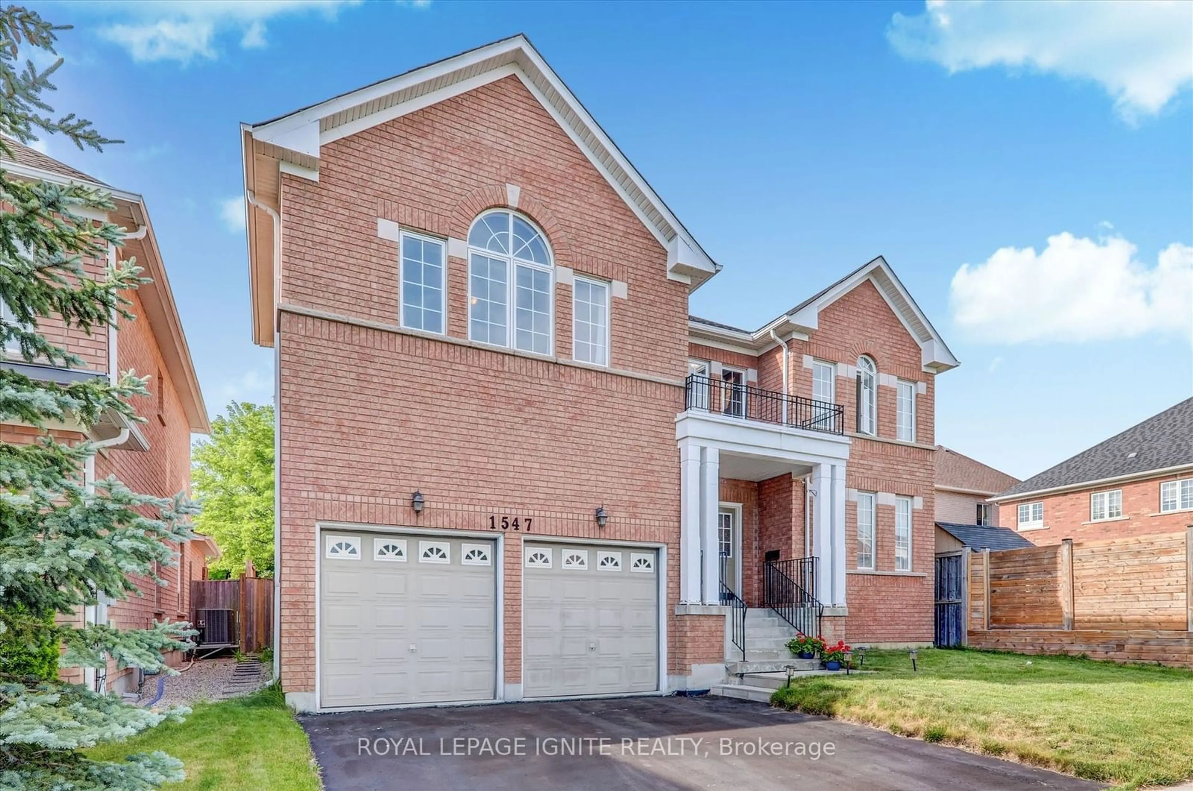 Home with brick exterior material for 1547 Spencely Dr, Oshawa Ontario L1K 0A7