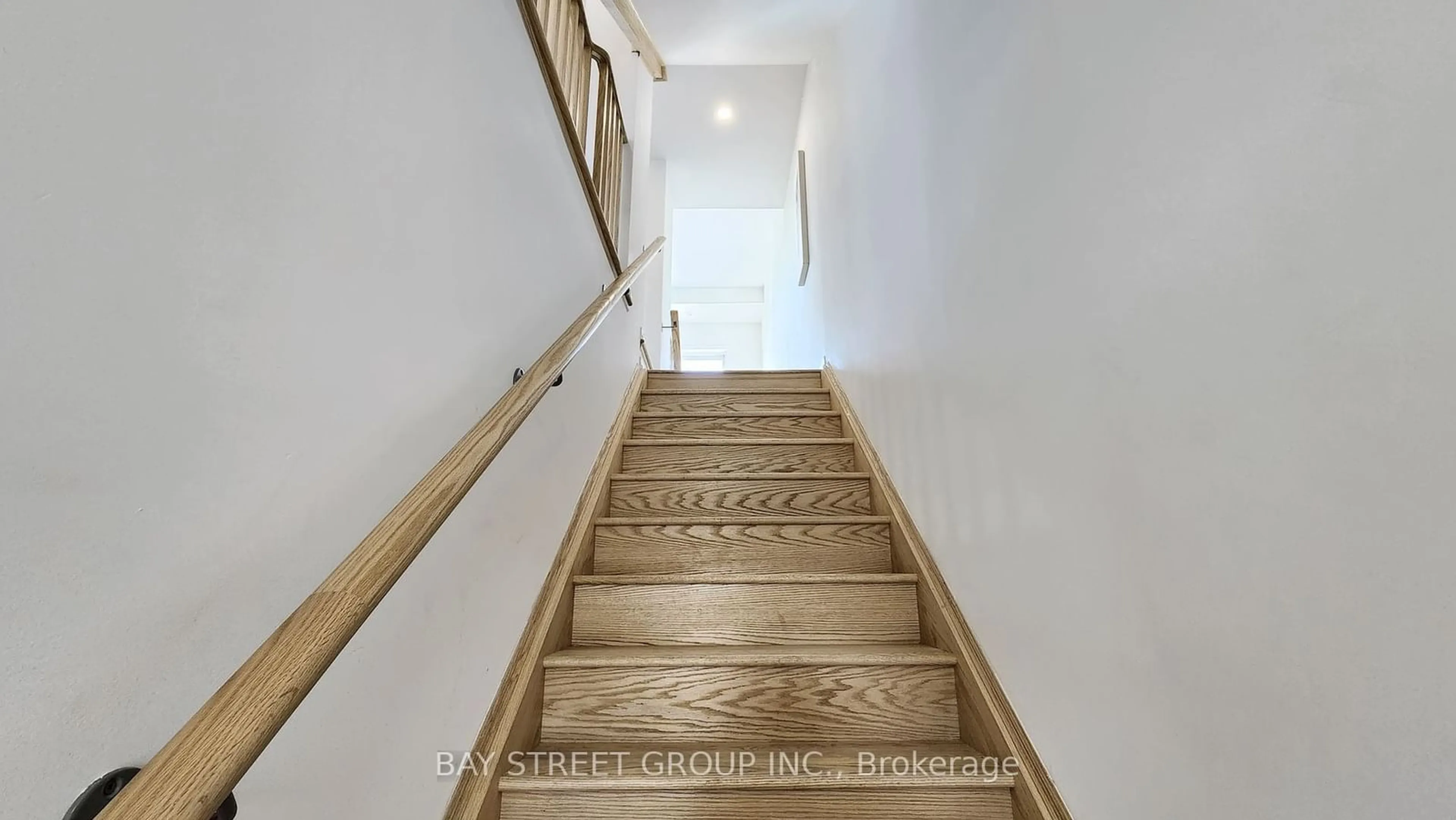 Stairs for 2695 Magdalen Path, Oshawa Ontario L1L 0R6