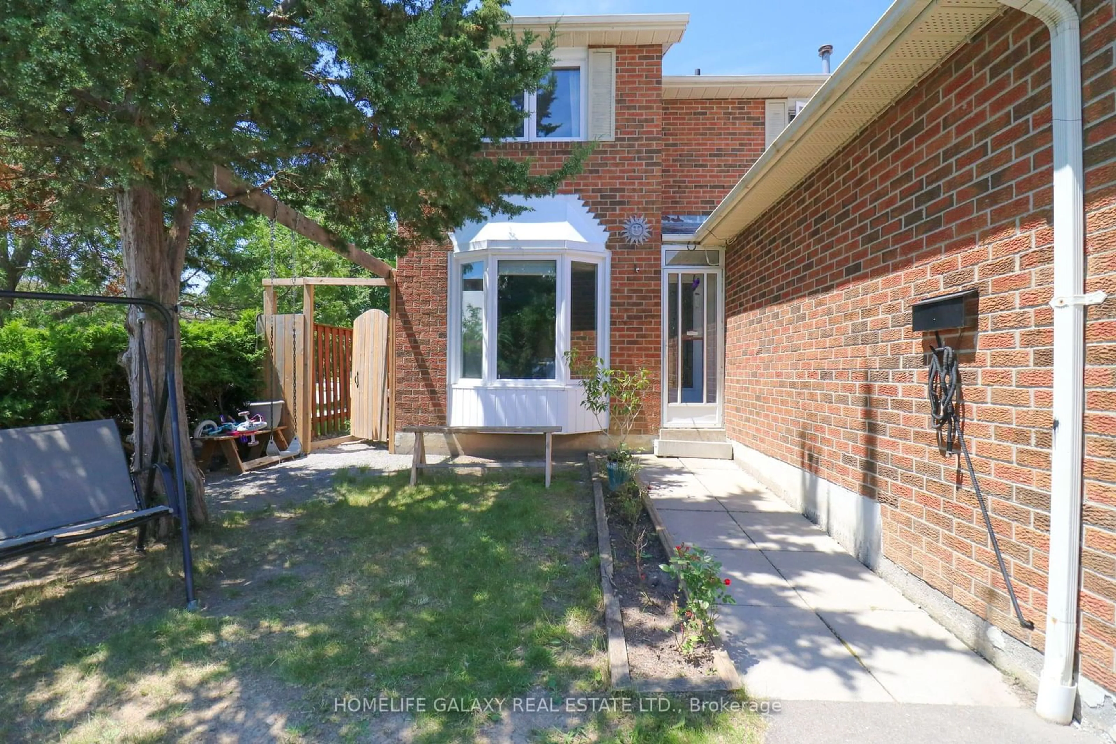 Frontside or backside of a home for 28 Longsword Dr, Toronto Ontario M1V 3A3