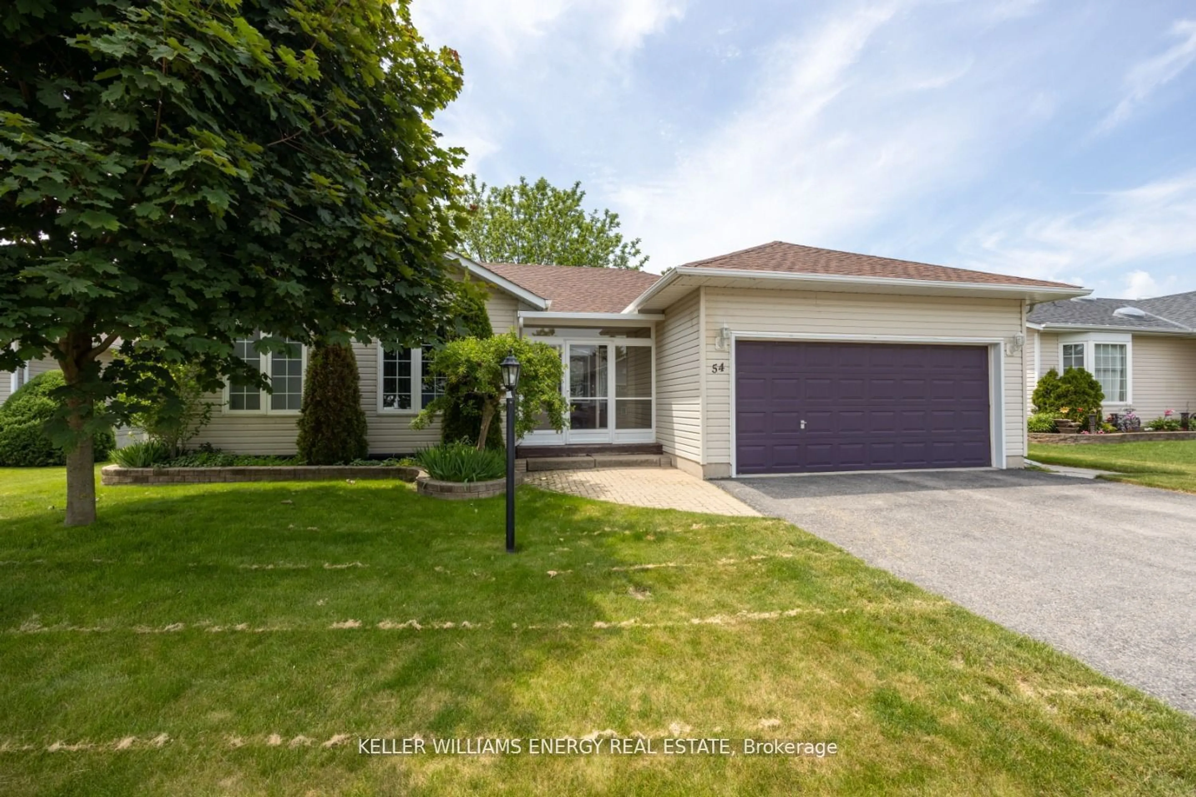 Frontside or backside of a home for 54 Hinkley Tr, Clarington Ontario L1B 1P3