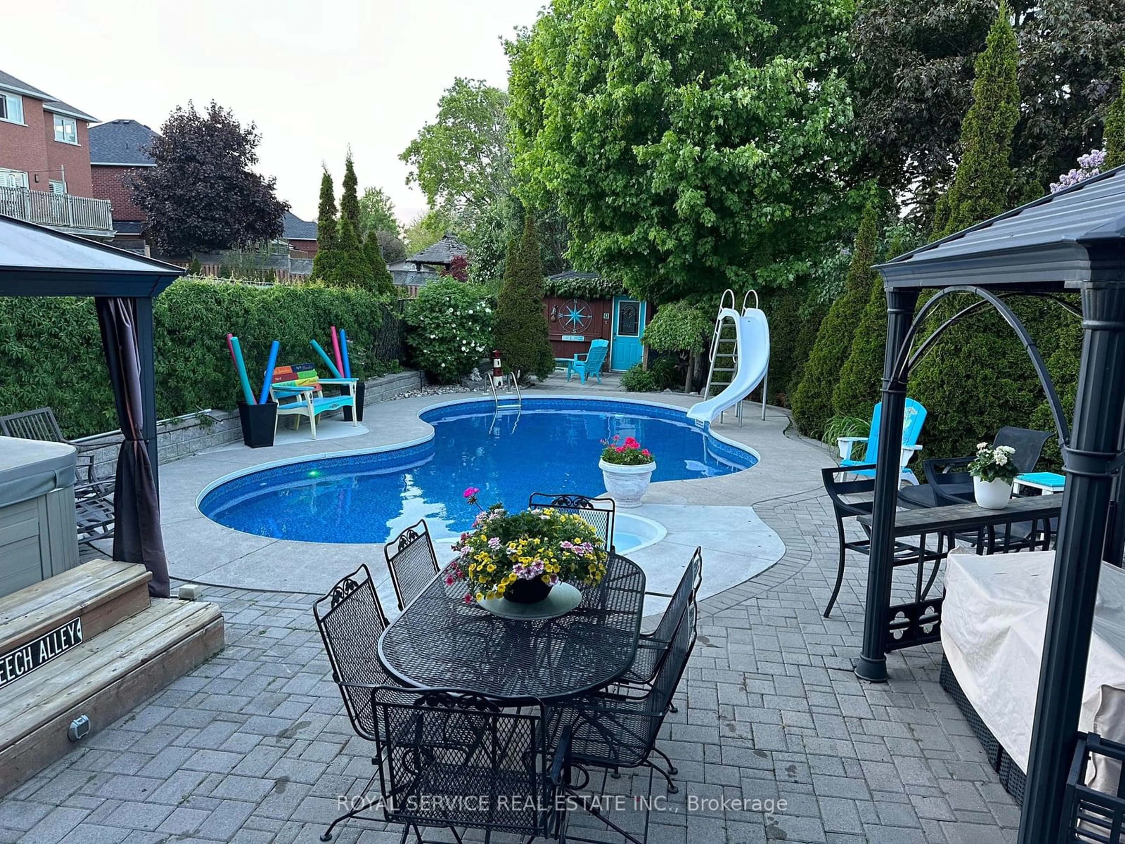 Patio for 10 Boswell Dr, Clarington Ontario L1C 5B4