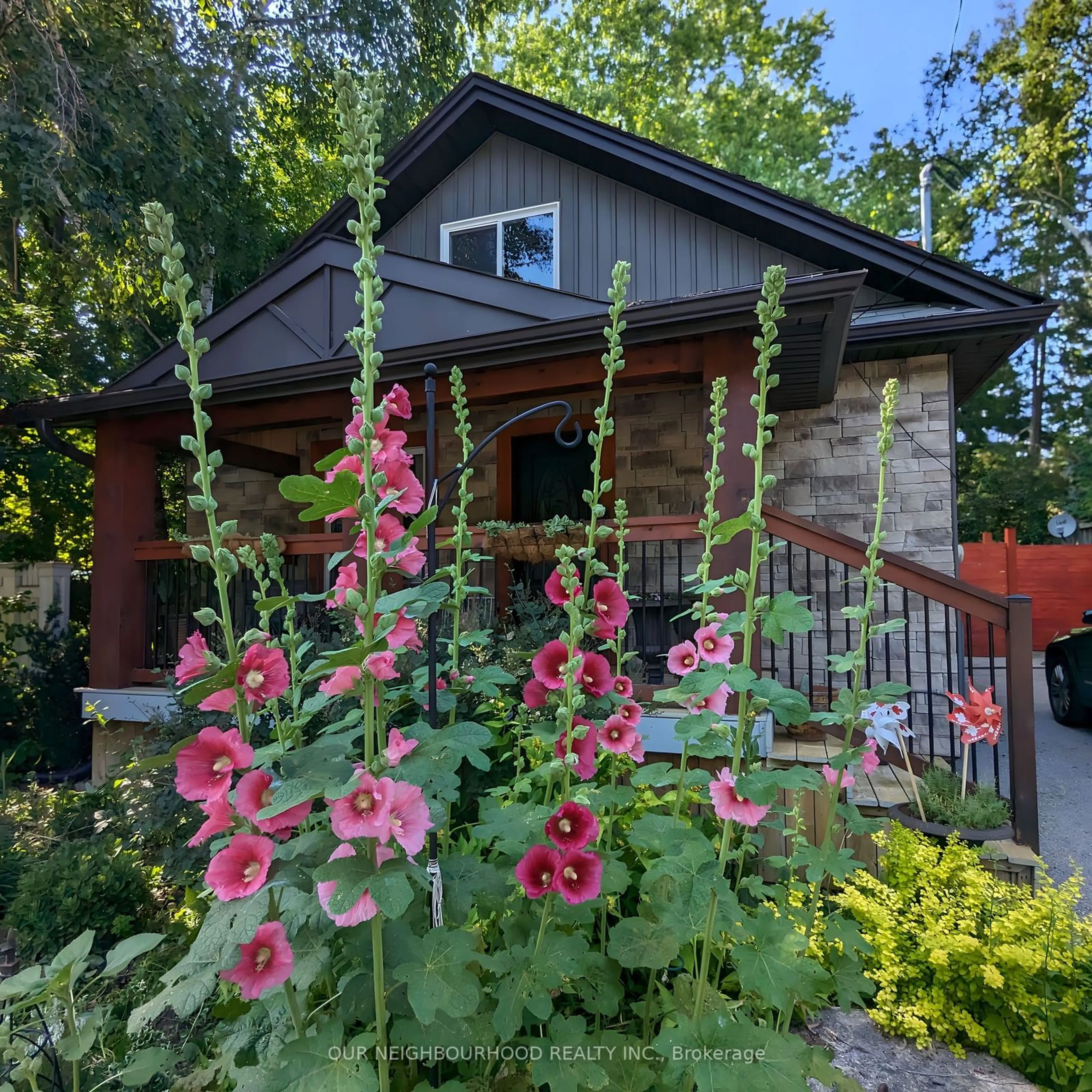 Cottage for 28 Columbus Rd, Oshawa Ontario L1H 7K4