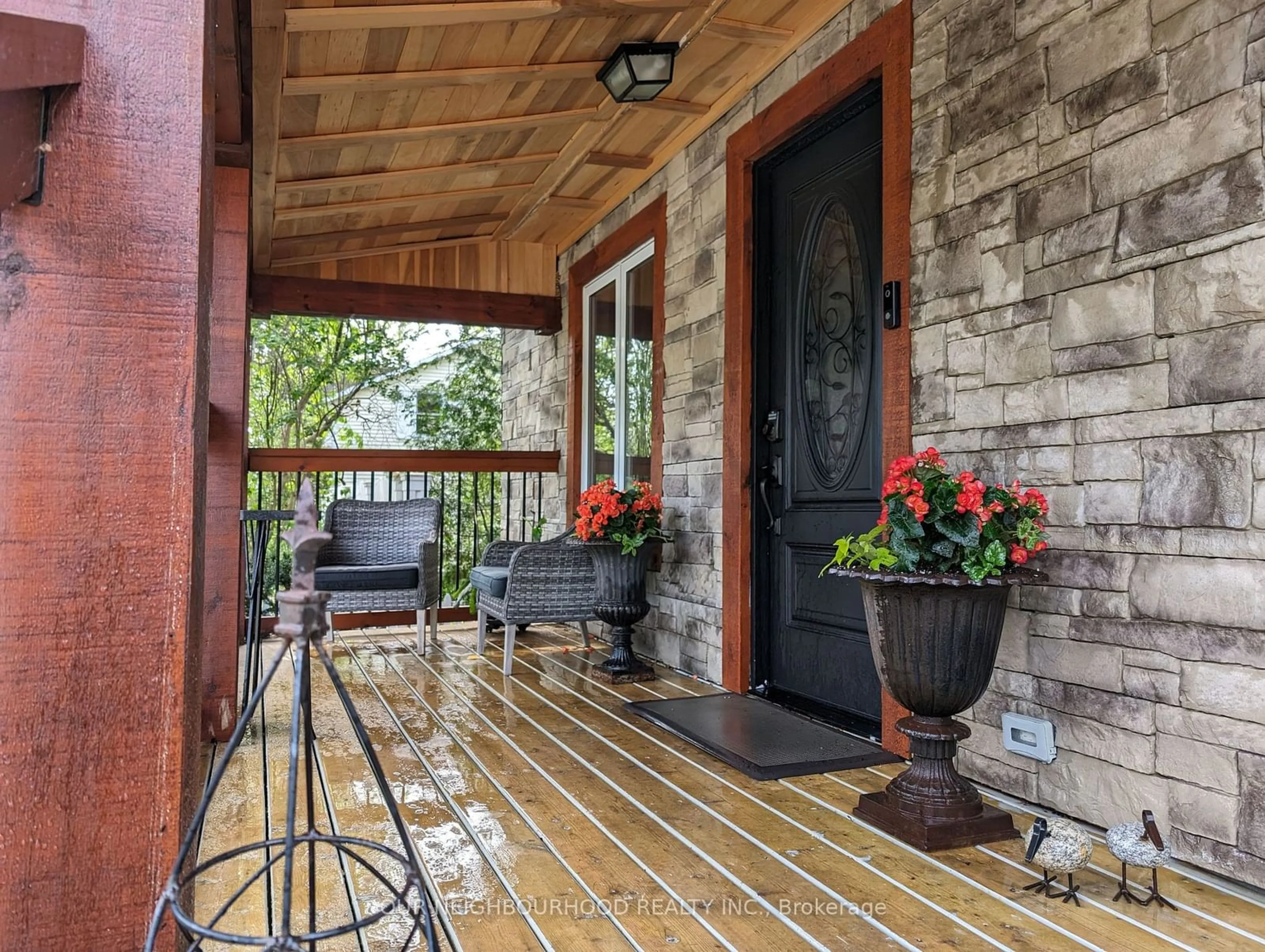 Indoor entryway for 28 Columbus Rd, Oshawa Ontario L1H 7K4