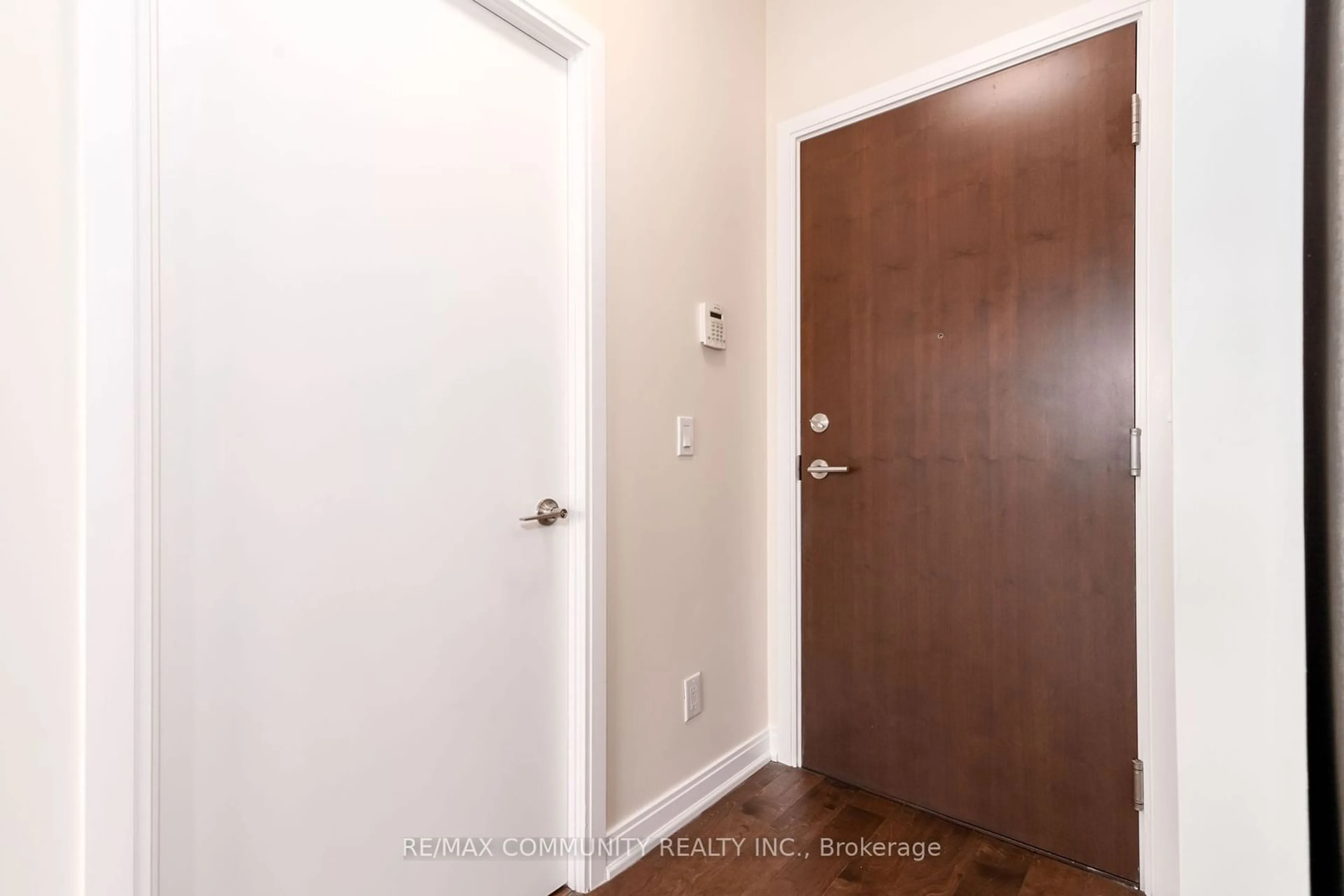 Indoor entryway for 151 Village Green Sq #PH4, Toronto Ontario M1S 0K5