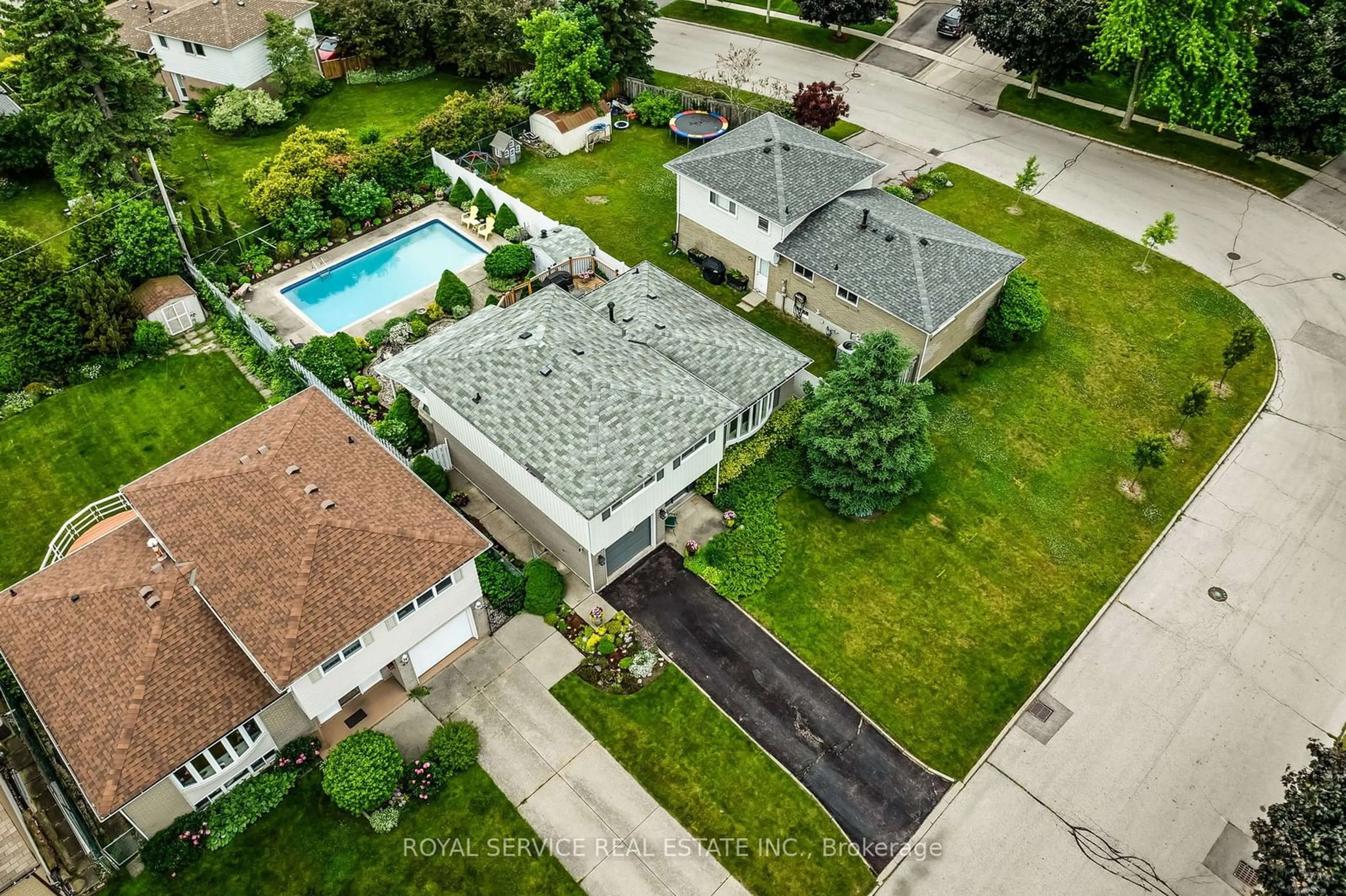 Frontside or backside of a home for 95 Gregory Rd, Ajax Ontario L1S 3B5