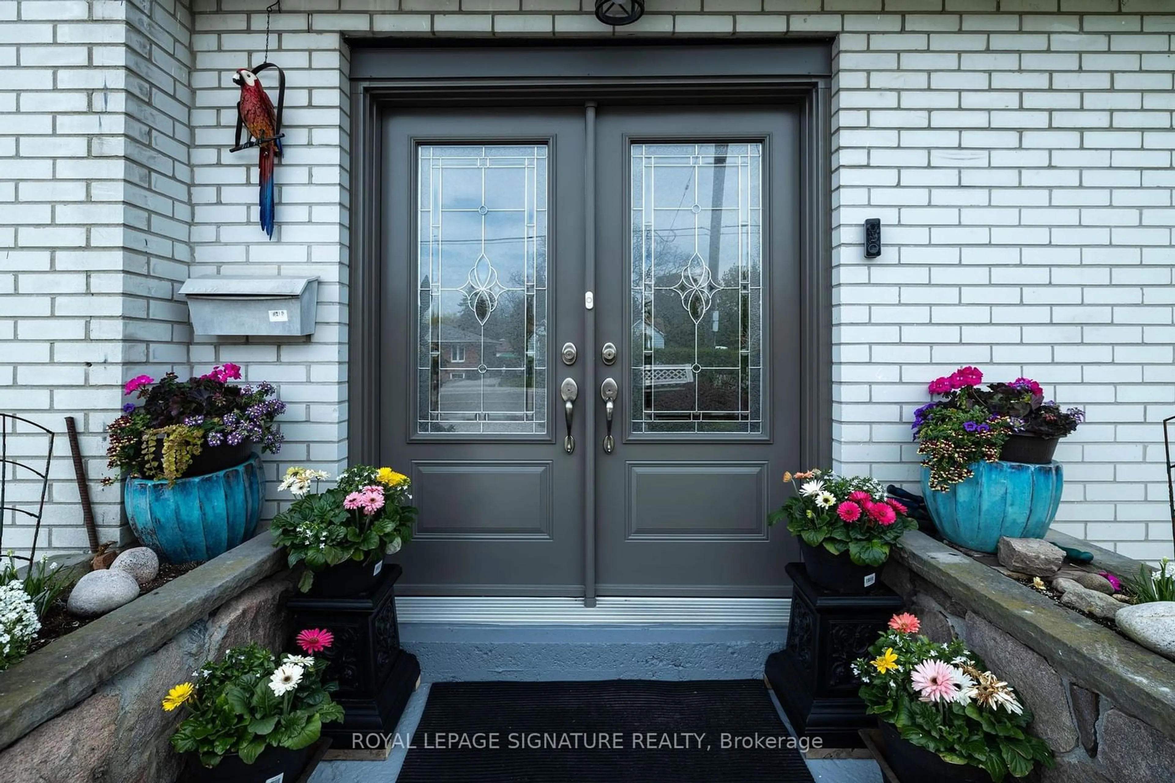 Indoor entryway for 4367 Lawrence Ave, Toronto Ontario M1E 2T4
