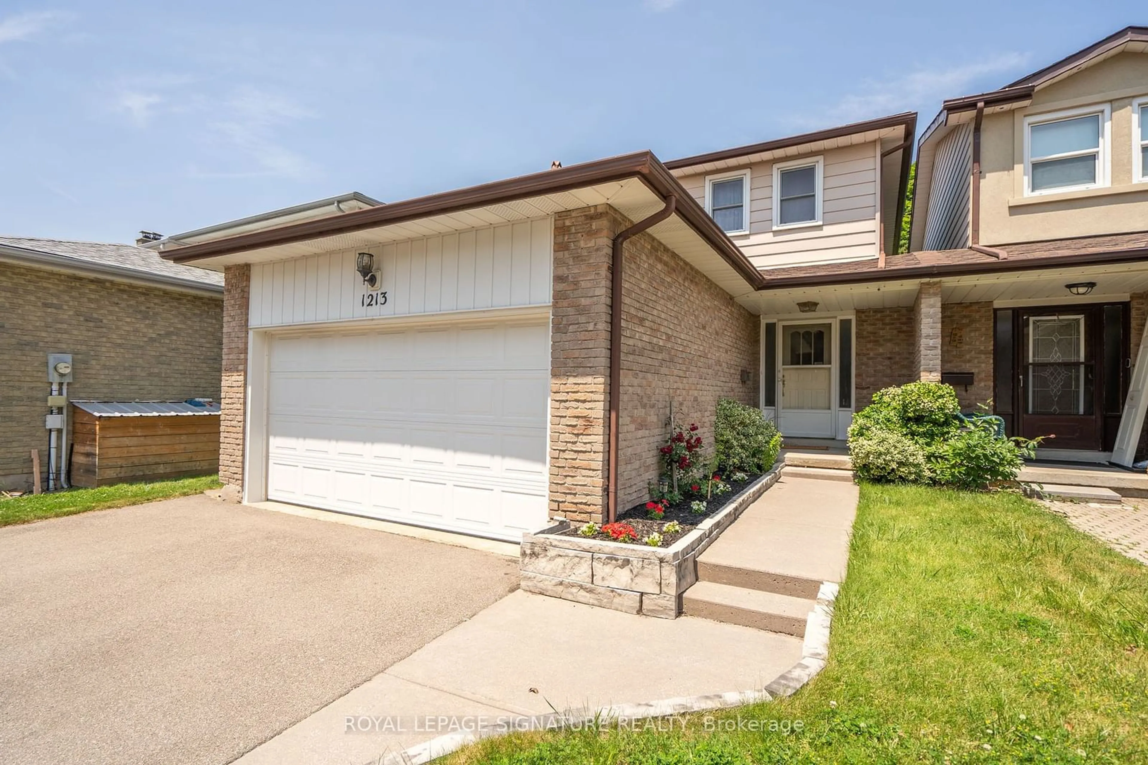 Frontside or backside of a home for 1213 Gloucester Sq, Pickering Ontario L1V 3P7