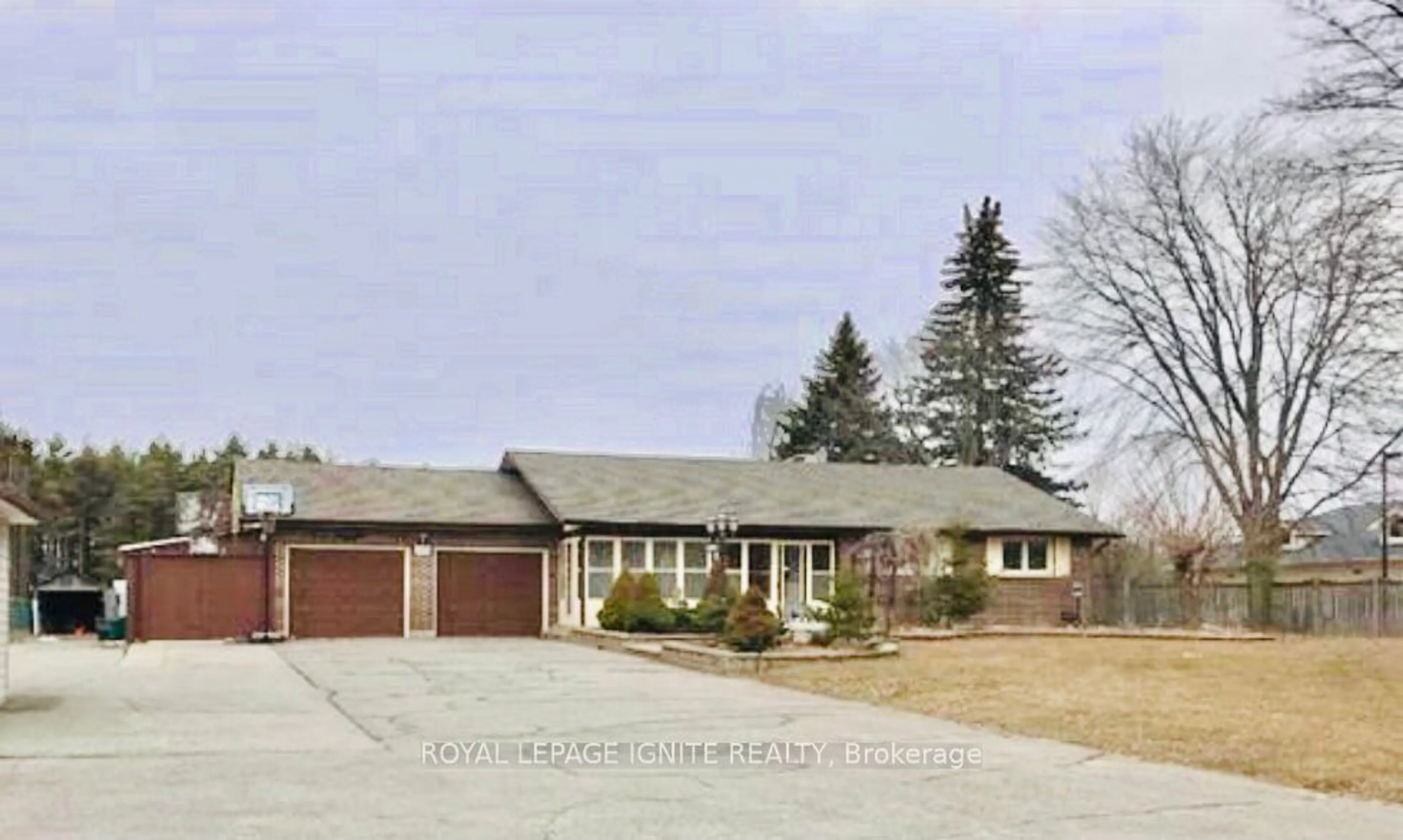 Frontside or backside of a home for 690 Taunton Rd, Oshawa Ontario L1L 0N9