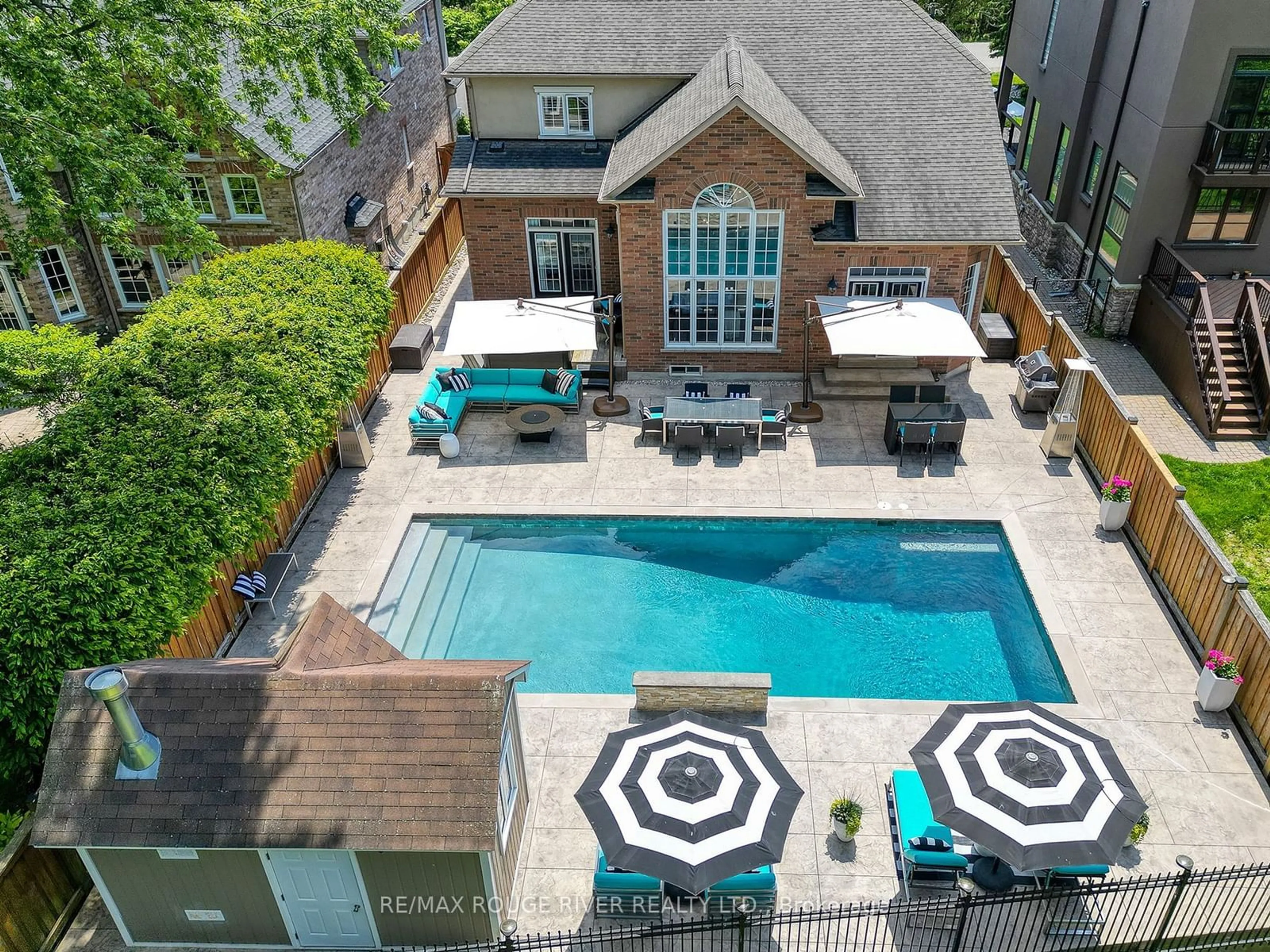 Indoor or outdoor pool for 546 Rodd Ave, Pickering Ontario L1W 2B2