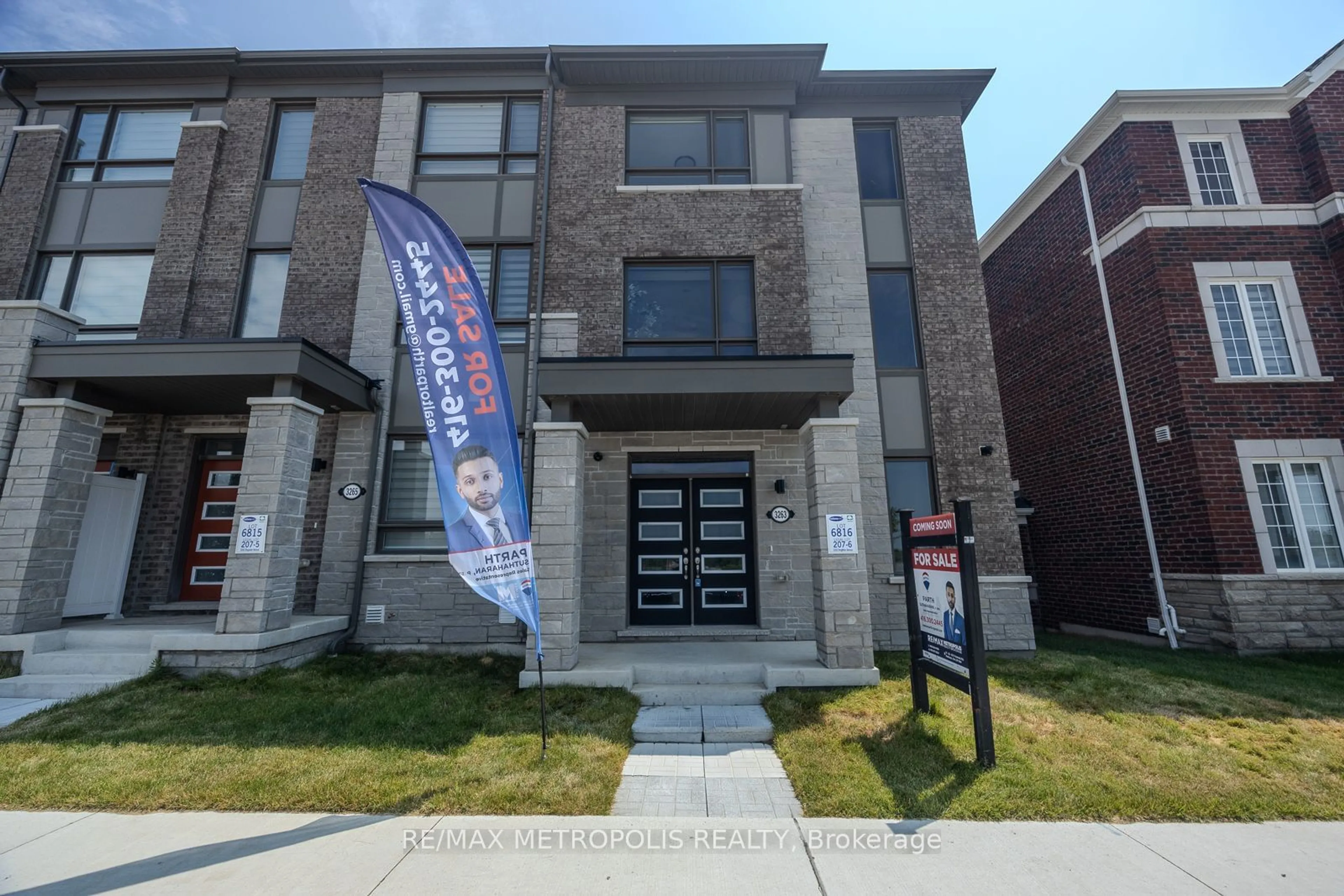 A pic from exterior of the house or condo for 3263 Brigadier Ave, Pickering Ontario L1X 0N1