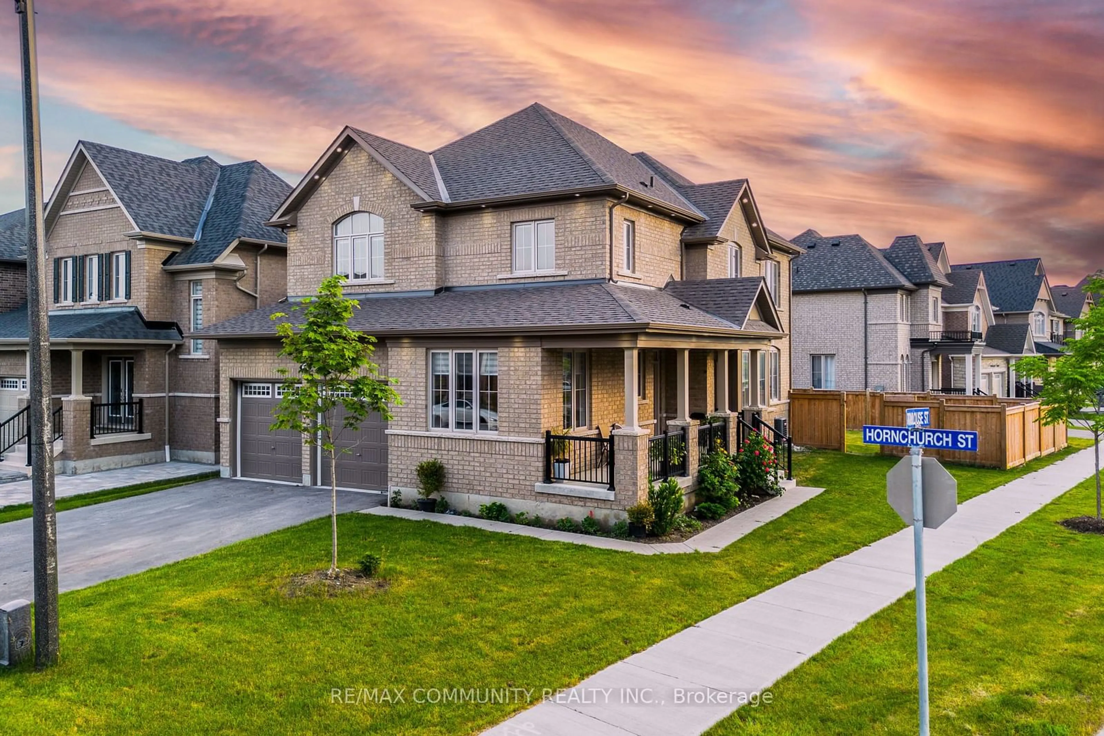 Frontside or backside of a home for 10 Hornchurch St, Whitby Ontario L1P 0J3