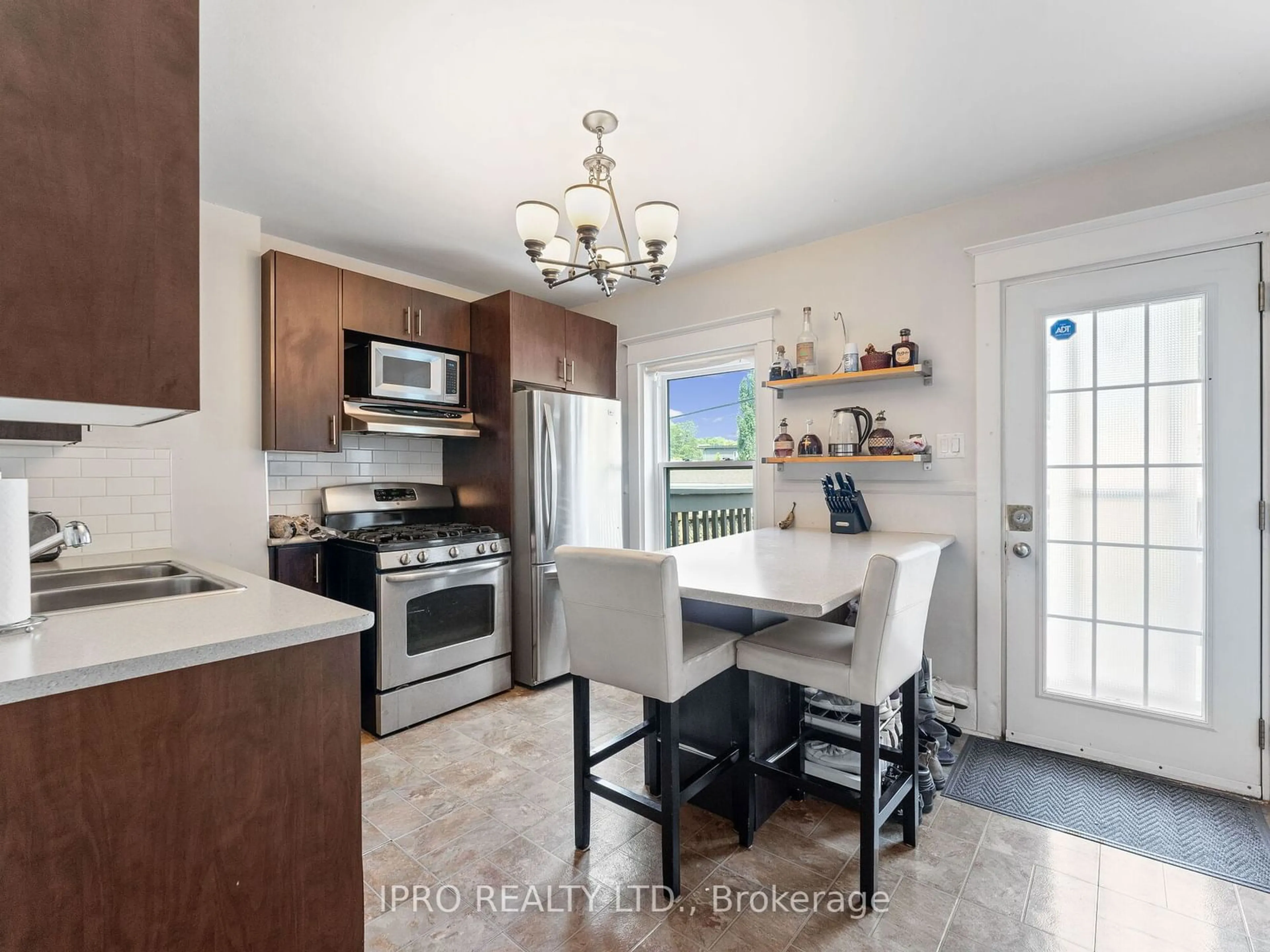 Standard kitchen for 1178 Gerrard St, Toronto Ontario M4L 1Y4