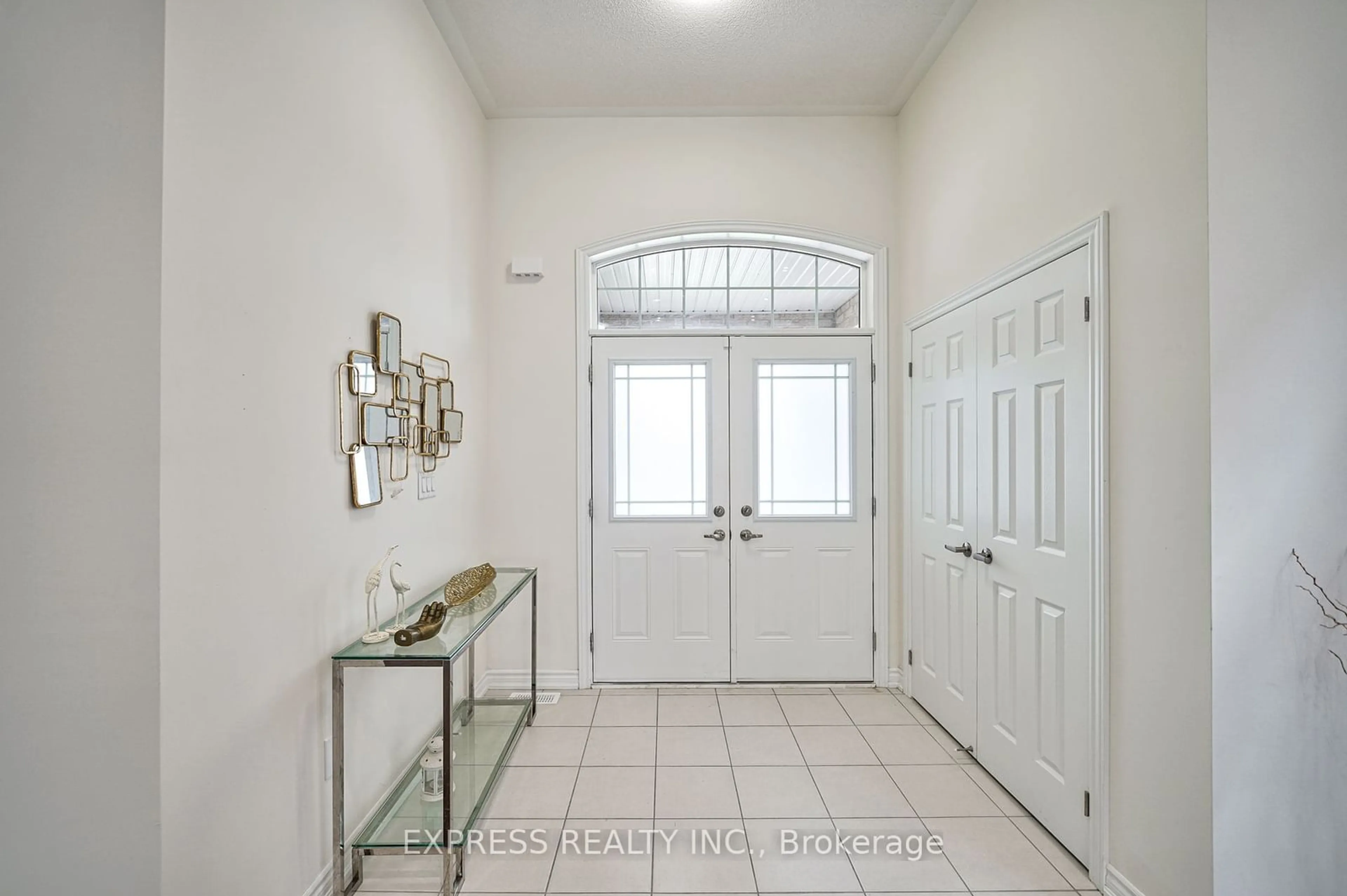 Indoor entryway for 6 Morley Cres, Whitby Ontario L1R 0P1