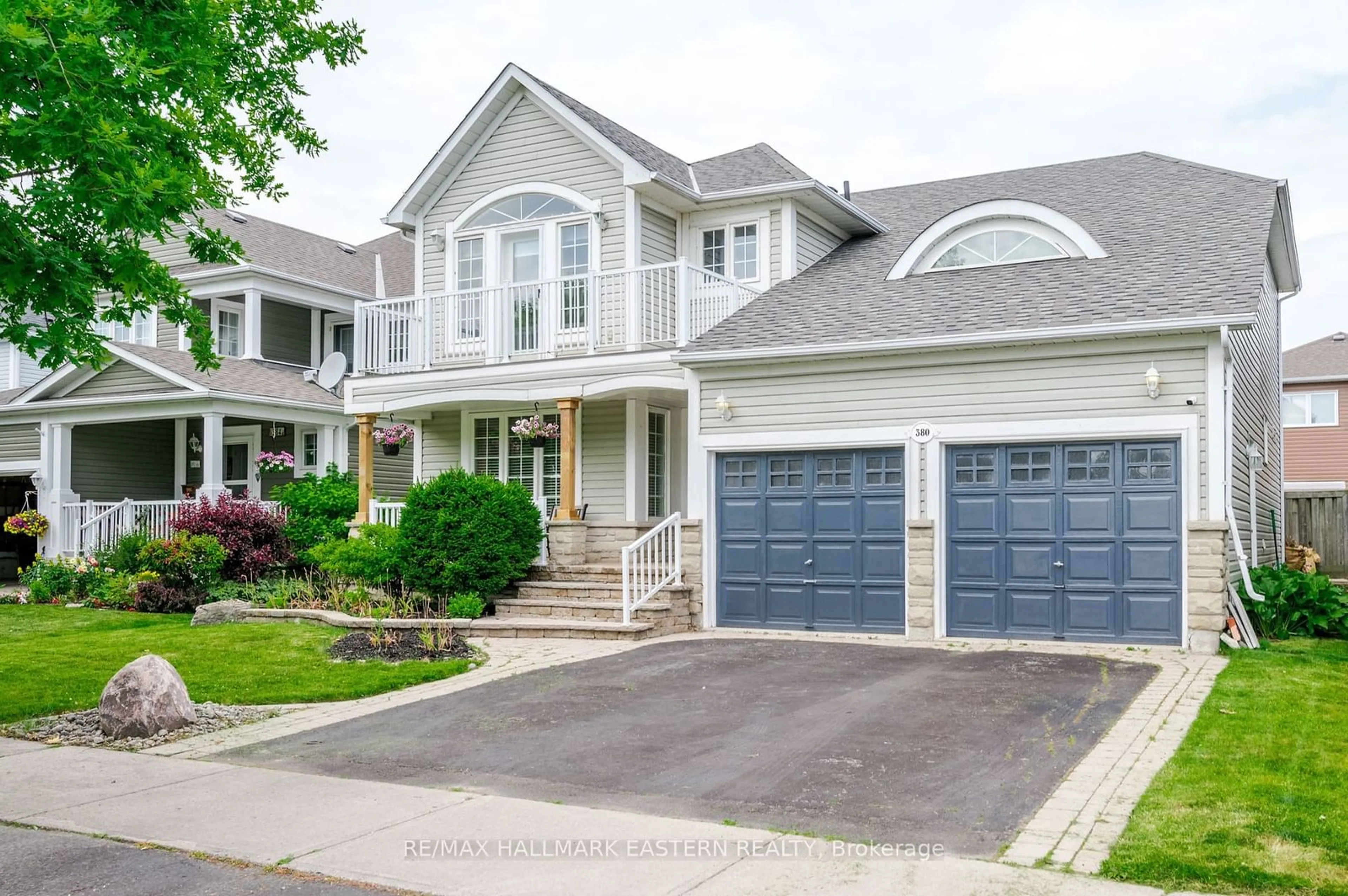 Frontside or backside of a home for 380 Lakebreeze Dr, Clarington Ontario L1B 1P5