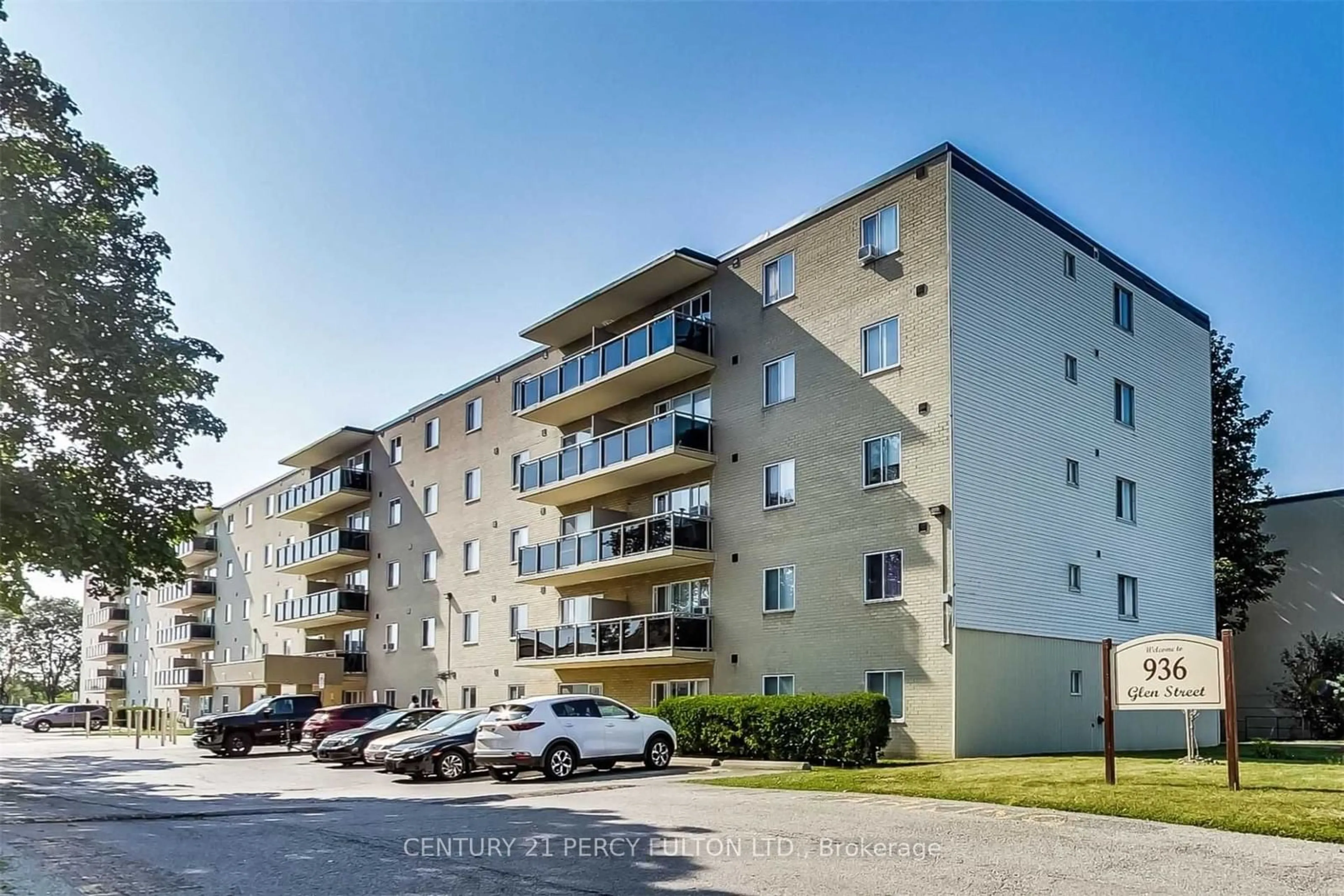 A pic from exterior of the house or condo for 936 Glen St #307, Oshawa Ontario L1J 5Z7