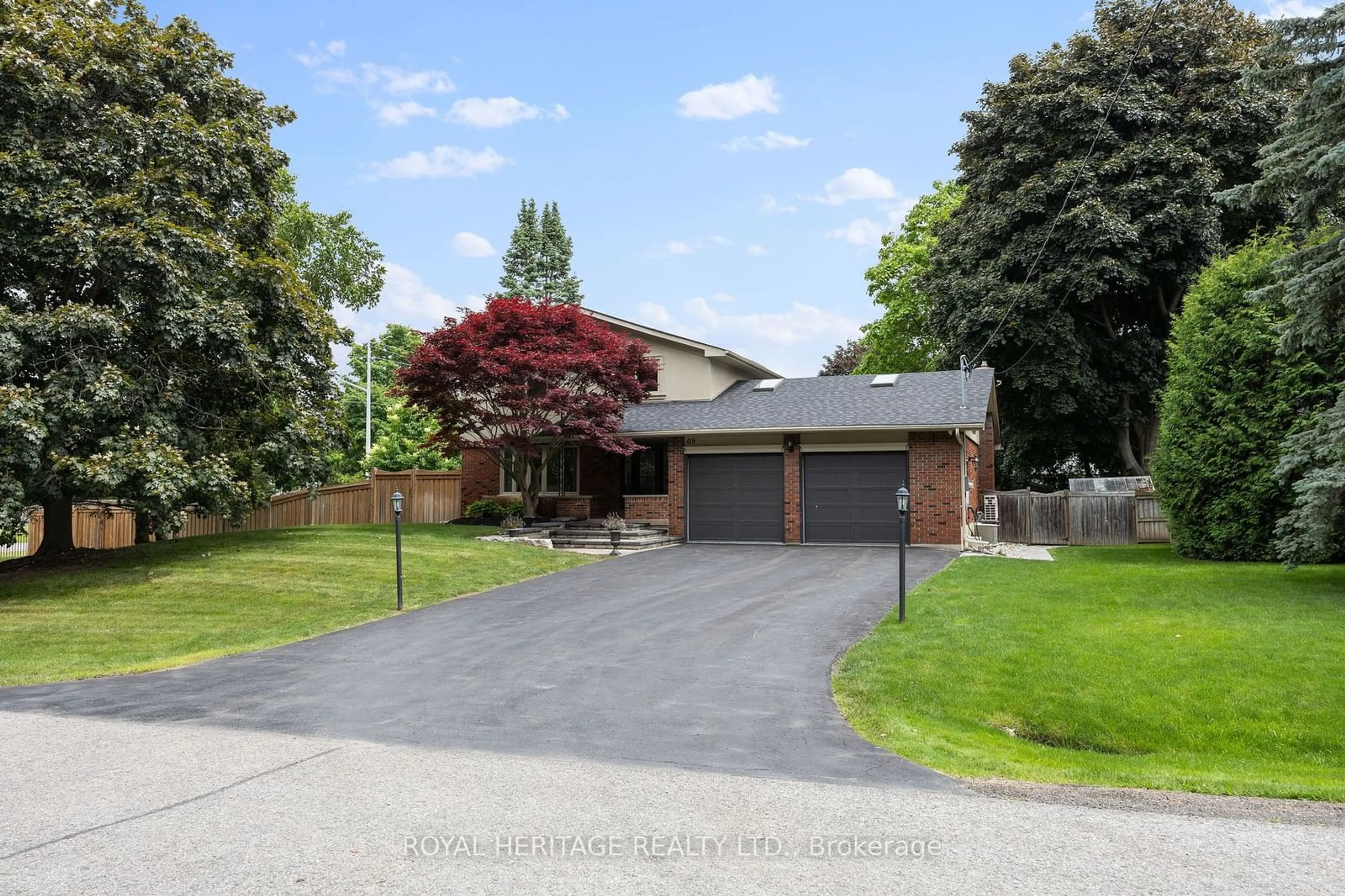 Frontside or backside of a home for 419 Fairview Dr, Whitby Ontario L1N 3A9