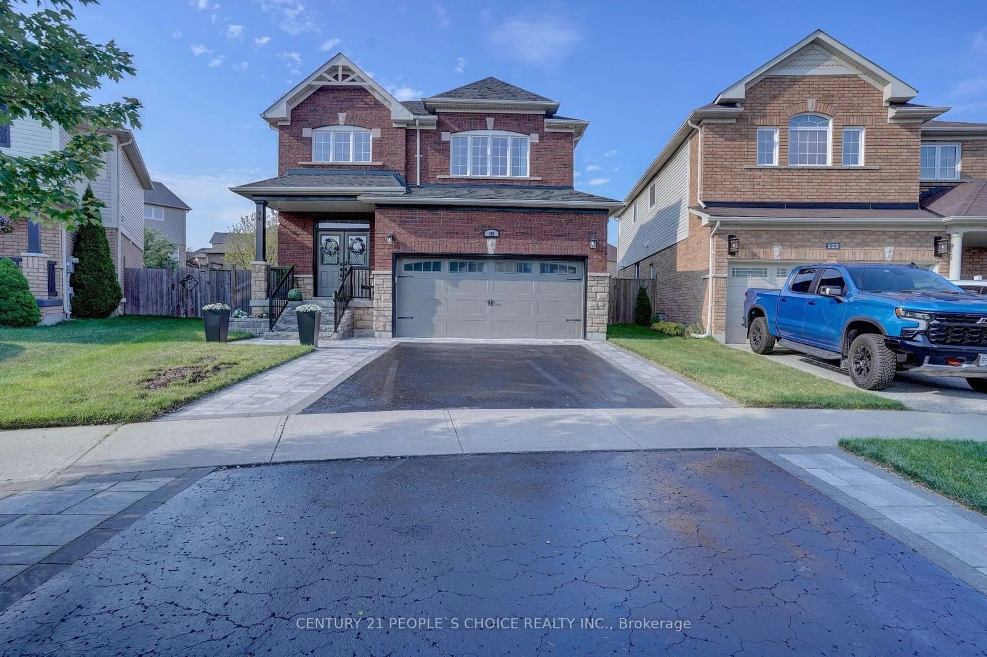 Frontside or backside of a home for 119 Laprade Sq, Clarington Ontario L1C 0C9