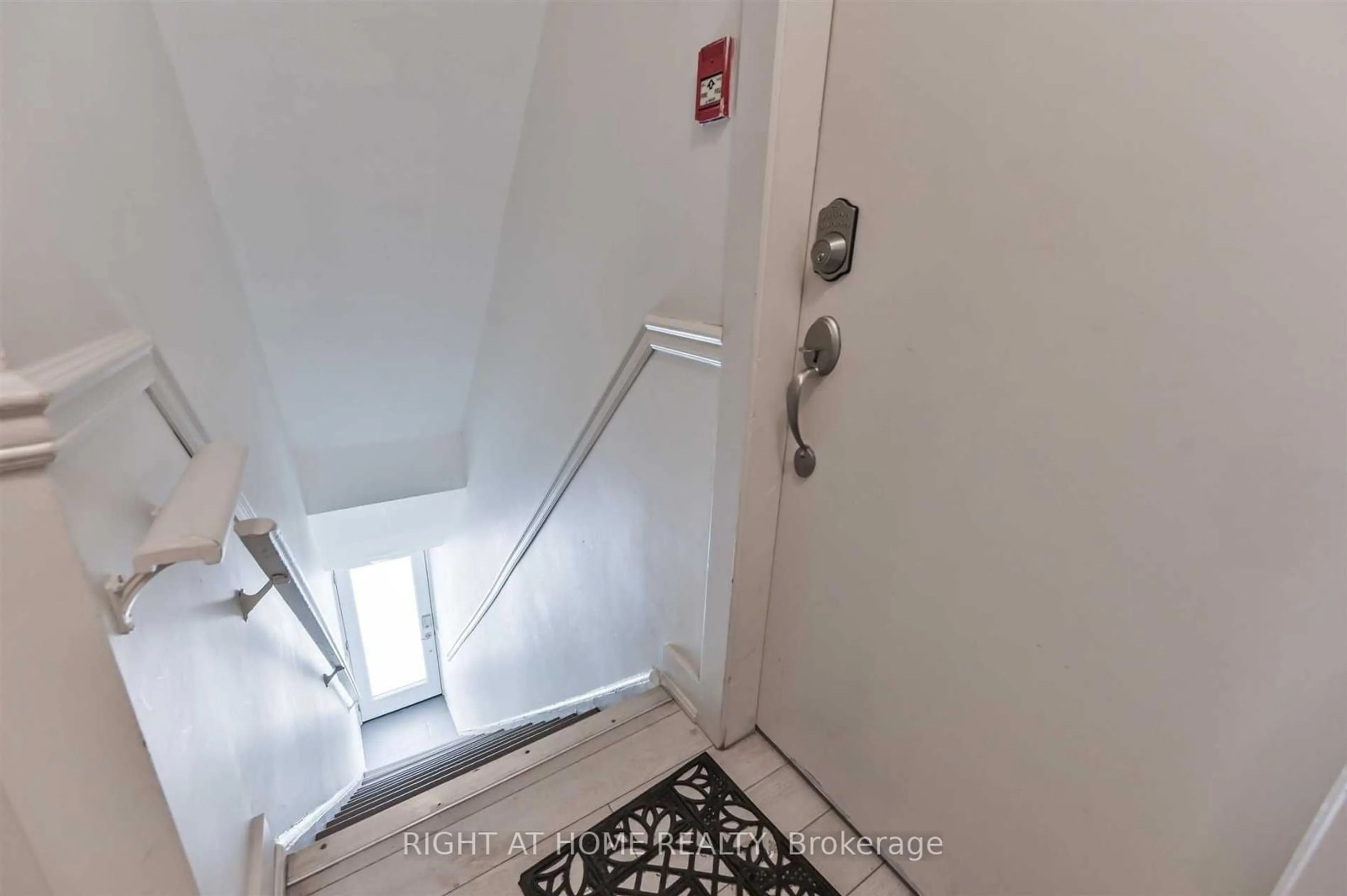 Stairs for 1659 Gerrard St, Toronto Ontario M4L 2A9