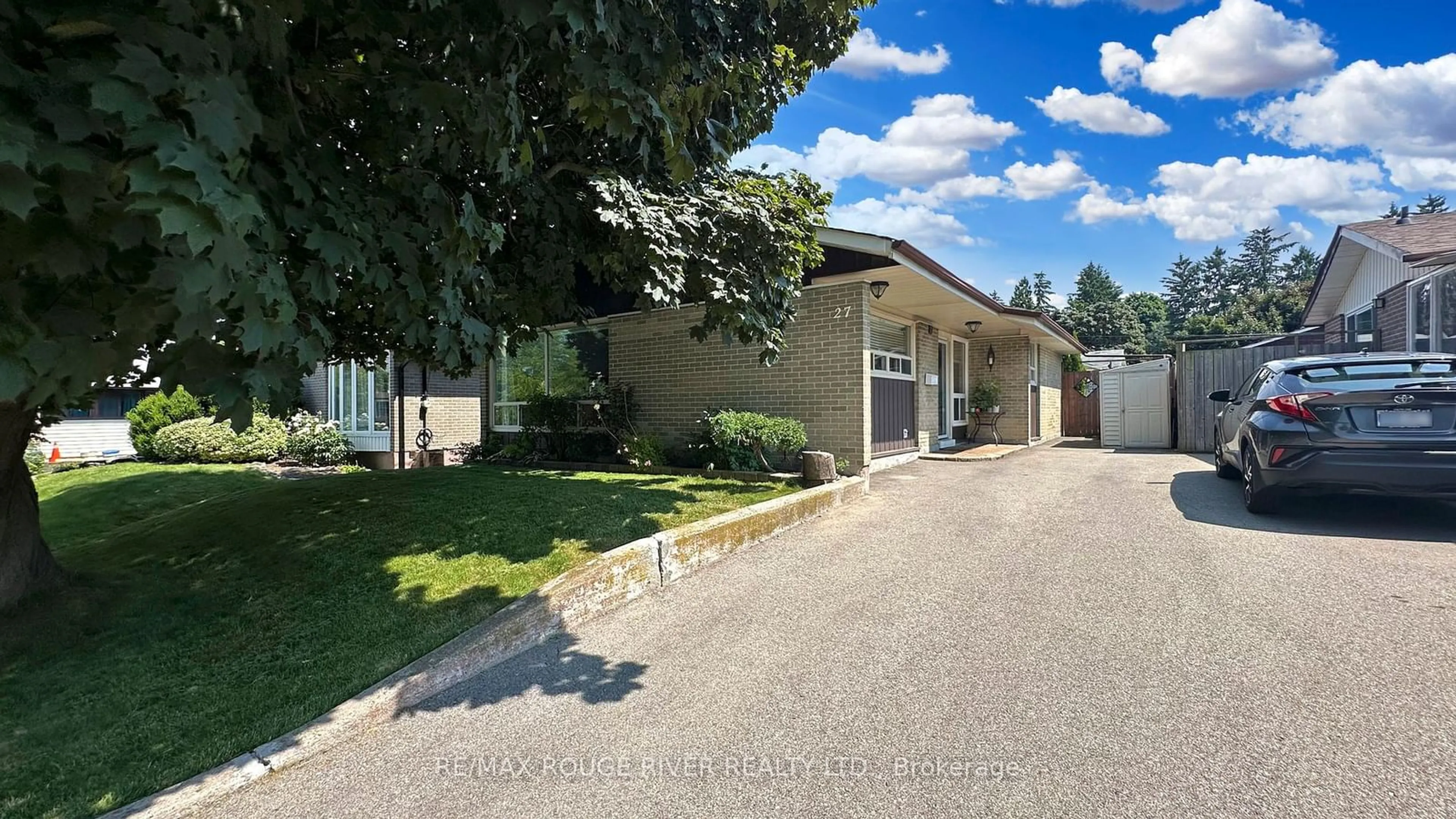 Outside view for 27 Shoreland Cres, Toronto Ontario M1G 1M4