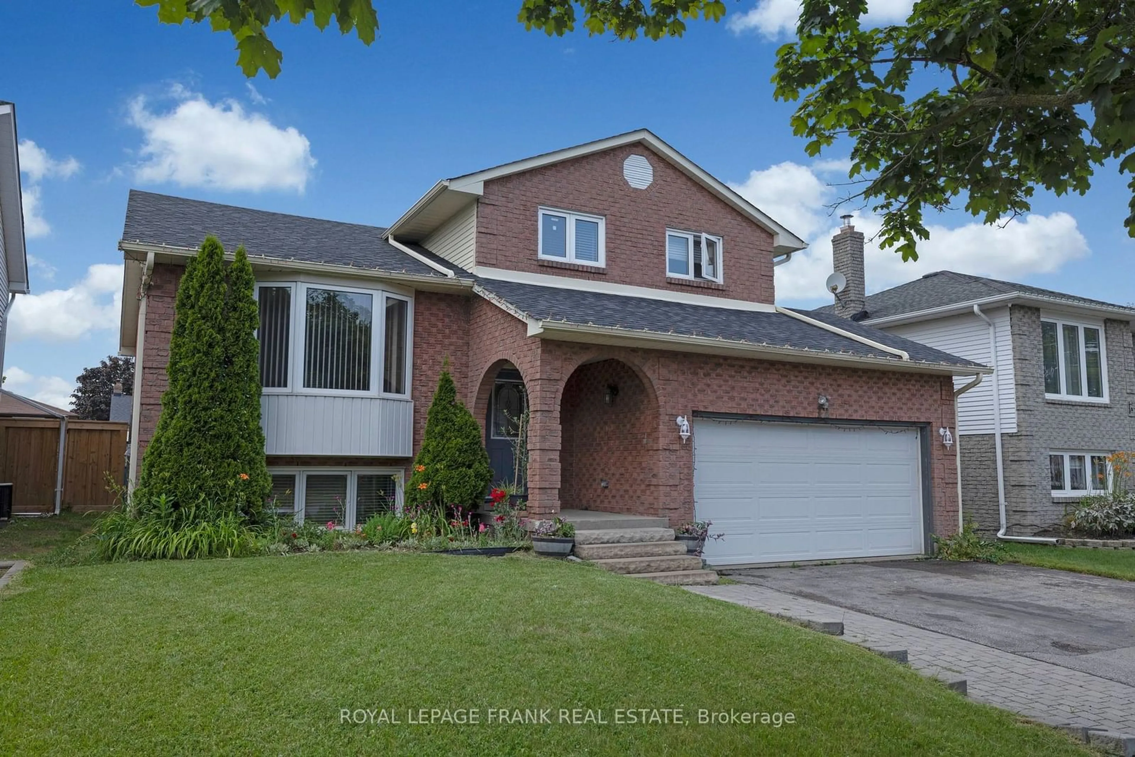 Frontside or backside of a home for 12 Glenabbey Dr, Clarington Ontario L1E 1B9