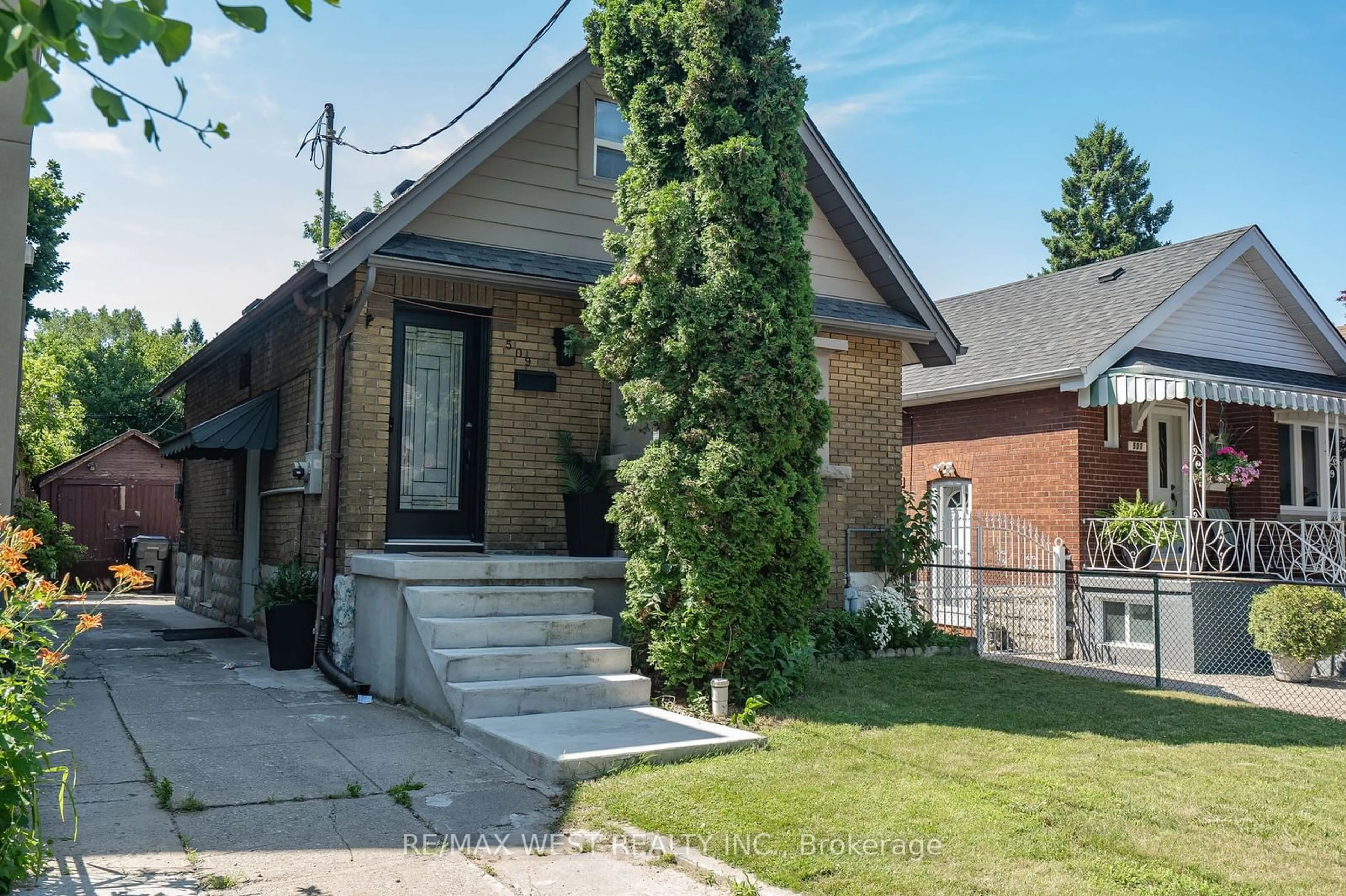 Frontside or backside of a home for 509 Sammon Ave, Toronto Ontario M4J 2B3