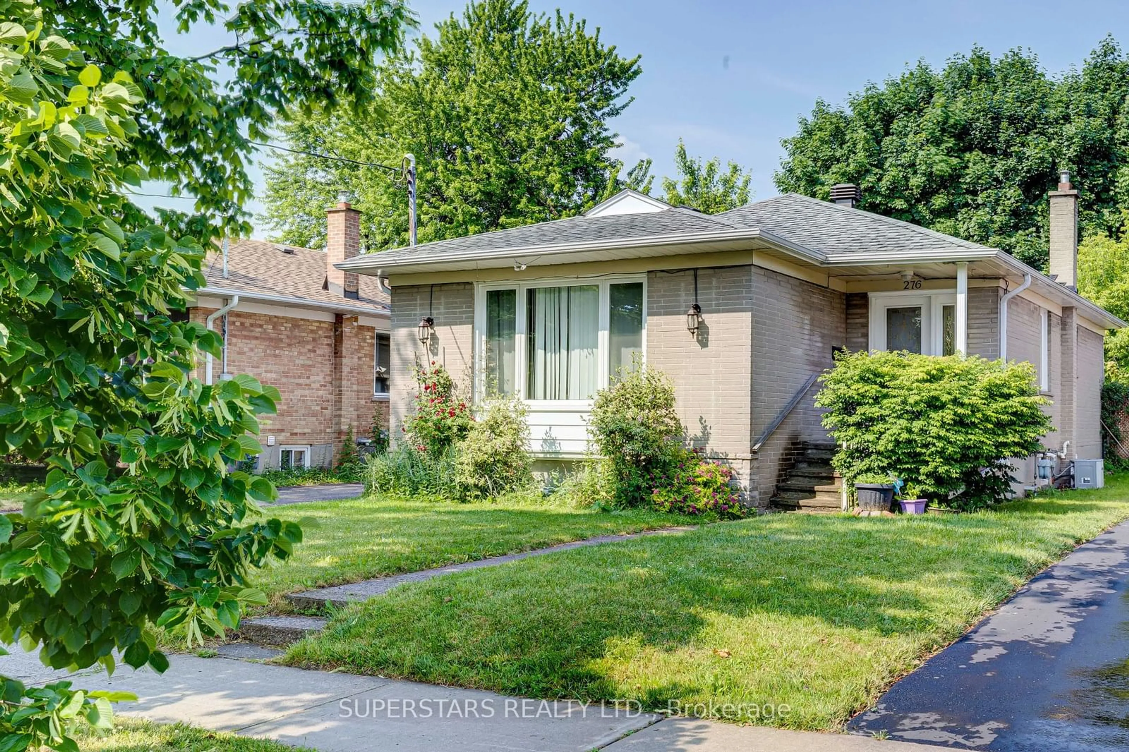 Frontside or backside of a home for 276 Chine Dr, Toronto Ontario M1M 2L8